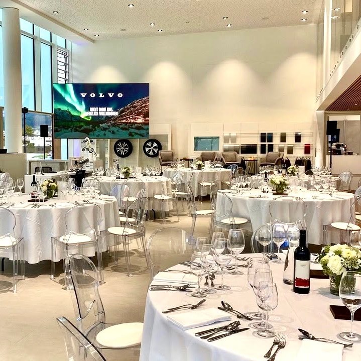 alles für deine FIRMENFEIER 💎💪
- maßgeschneiderte Konzepte
- Mobiliar & Ausstattung
- professionelle Veranstaltungstechnik
- LED Videoscreens
- Party lighting & LED Dancefloor
- mobile Fotoboxen
- 360° Video Booth
vom Mitarbeitertag über Jubiläumsfeiern bis hin zu Sommerfesten - wir organisieren ein unvergessliches Erlebnis für dein Team.
Lass uns gemeinsam euer nächstes Event planen
https://eventshop.tirol/collections/business-events
#fantasyevents #fantasy #fantasyeventengineering #eventengineering #tirol #topservice #professionell #zuverlässig #events #firmenfeier #businessevent #firmefest #jubiläumsfeier #sommerfest #miitarbeitertag