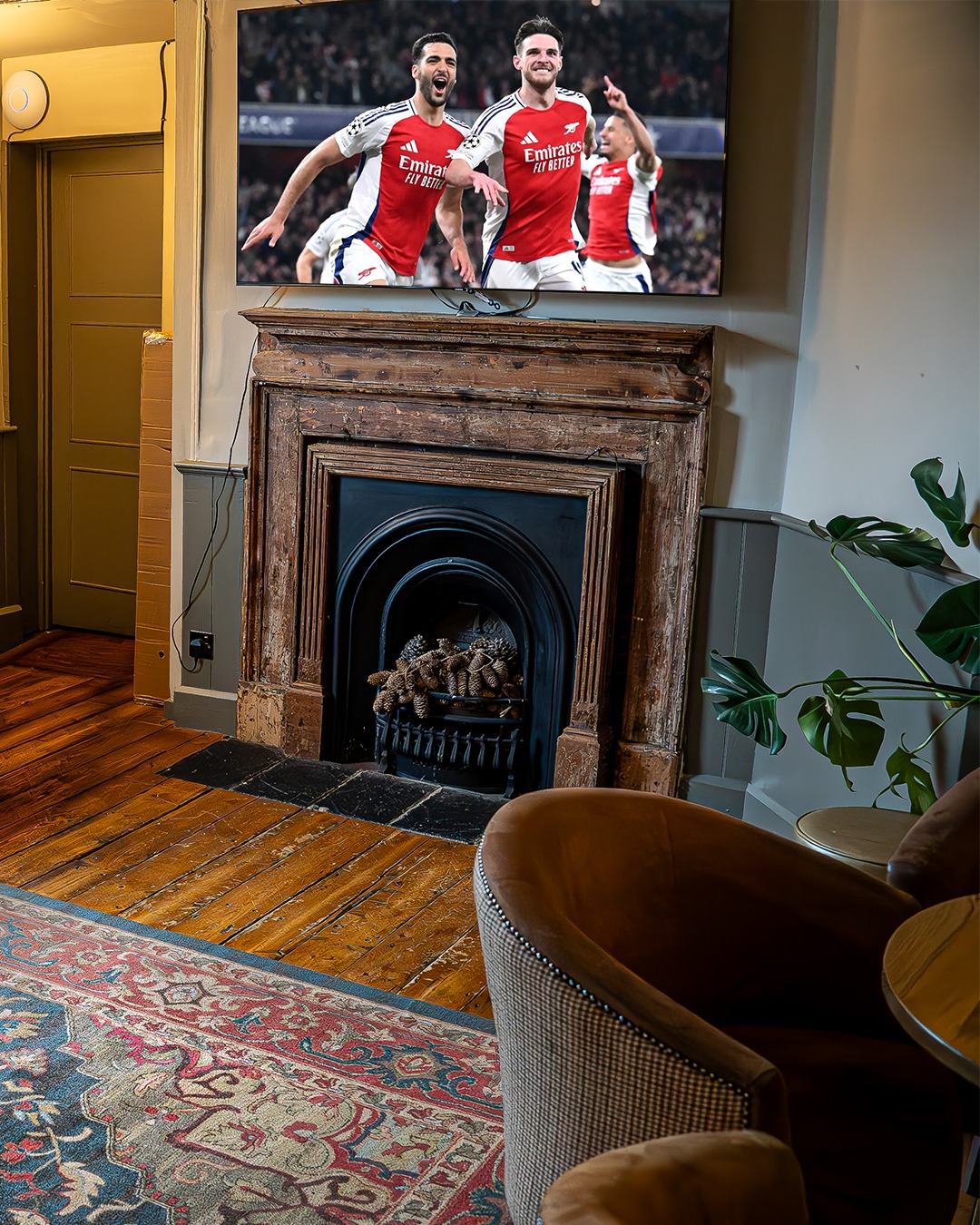 The week ahead at The Malthouse ⚽🍽️🍻
We're open Wednesday to Sunday for lunch, dinner and drinks - whether you're after a midweek catch-up, a Friday night steak or a relaxing roast on Sunday, we've got you covered.
Set Menu – available Wednesday to Friday
Grill Night – every Friday & Saturday
Sunday Lunch – the roast you’ve been waiting for
Pool & Darts – all week long
And if you're here for the football, we’ve got all the big matches live on our screens this week:
Tuesday 15th April
Dortmund v Barcelona 8pm
Wednesday 16th April
Inter v Bayern - 8pm
Real Madrid v Arsenal - 8pm
Thursday 17th April
Chelsea v Legia - 8pm
Man Utd v Lyon - 8pm
Frankfurt v Tottenham - 8pm
Athletic Club v Rangers - 8pm
Get the drinks in, grab a bite, and enjoy the atmosphere 🍻
Book now at themalthousepub.co.uk or call us on 01794 337777.
#TheMalthouse