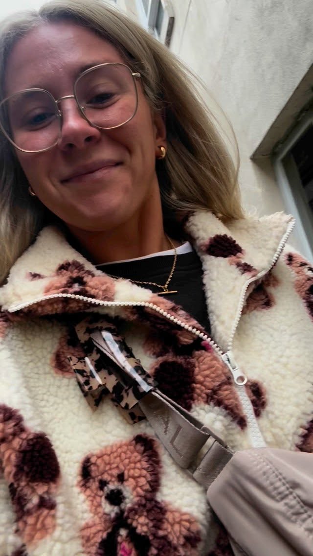 Better late than never 😂
Spend the day with me & @pilates.by.alice heading to the @wearetala pop-up event 🙌🏽
#yoga #gymclothing #pilates #pilatesstudio #fitness