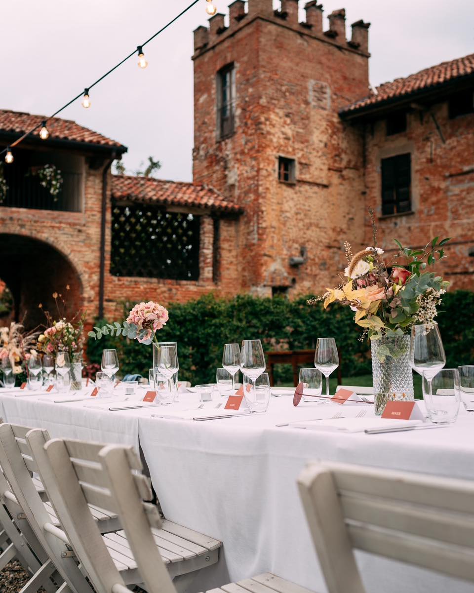 Looking for a wedding venue? We might know a place 😏💍🇮🇹
📸 by @creativecouplestudiowp
Location: @castellodivaglio
Catering: @piazzacrovatre
Bride Dress: @with.love.boutique.ch
@madewithlovebridal
Hair Stylyst: @jessefeijthair_
Floral Designer: @martab_allestimenti
Rings: @fabian_blaser_schmuck
Wedding Cake: @pasticceriagelateriagranata
Vine: @contratto1867
Music: @bestoffmusica
www.creativecouplestudio.com
info@creativecouplestudio.com
•
•
•
#piedmont #castellodivaglio #piemonte #asti #italien #italy #wedding #weddingplanning #weddinginspiration #italianwedding