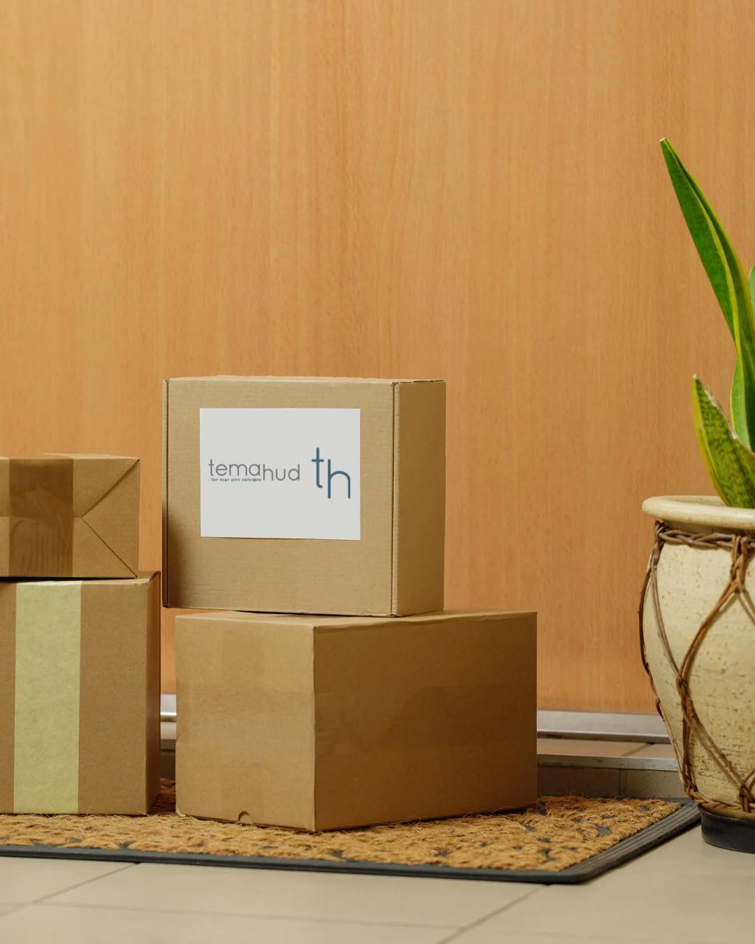 Gode nyheter - Nå tilbyr vi frakt i nettbutikken! 📦
Nå er det enda enklere å handle hos oss – med frakt i nettbutikken får du produktene dine levert helt hjem til dørmatten din, trygt og raskt.
Nettbutikken er alltid åpen, så du kan handle når det passer deg – enten fra sofaen, på mobilen eller i lunsjpausen. Perfekt når du trenger påfyll, vil teste noe nytt eller ønsker å gi bort en liten gave til noen du er glad i 💝
Du får den samme kvaliteten og faglige tryggheten som i salongen – bare mer fleksibelt!
📦 Rask levering med Helthjem
💳 Enkel betaling med Vipps eller kort
Sjekk ut nettbutikken vår via link i bio 👆🏻
#TemaHud #formerennvelvære #Asker #Nesbru #Holmen #holmensenter #hudpleie #hudpleieasker #hudpleienesbru #hudpleieholmen #hudpleietips #hudpleieprodukter #hudpleierutine #hudpleiesalong #handlelokalt #støttsmåbedrifter