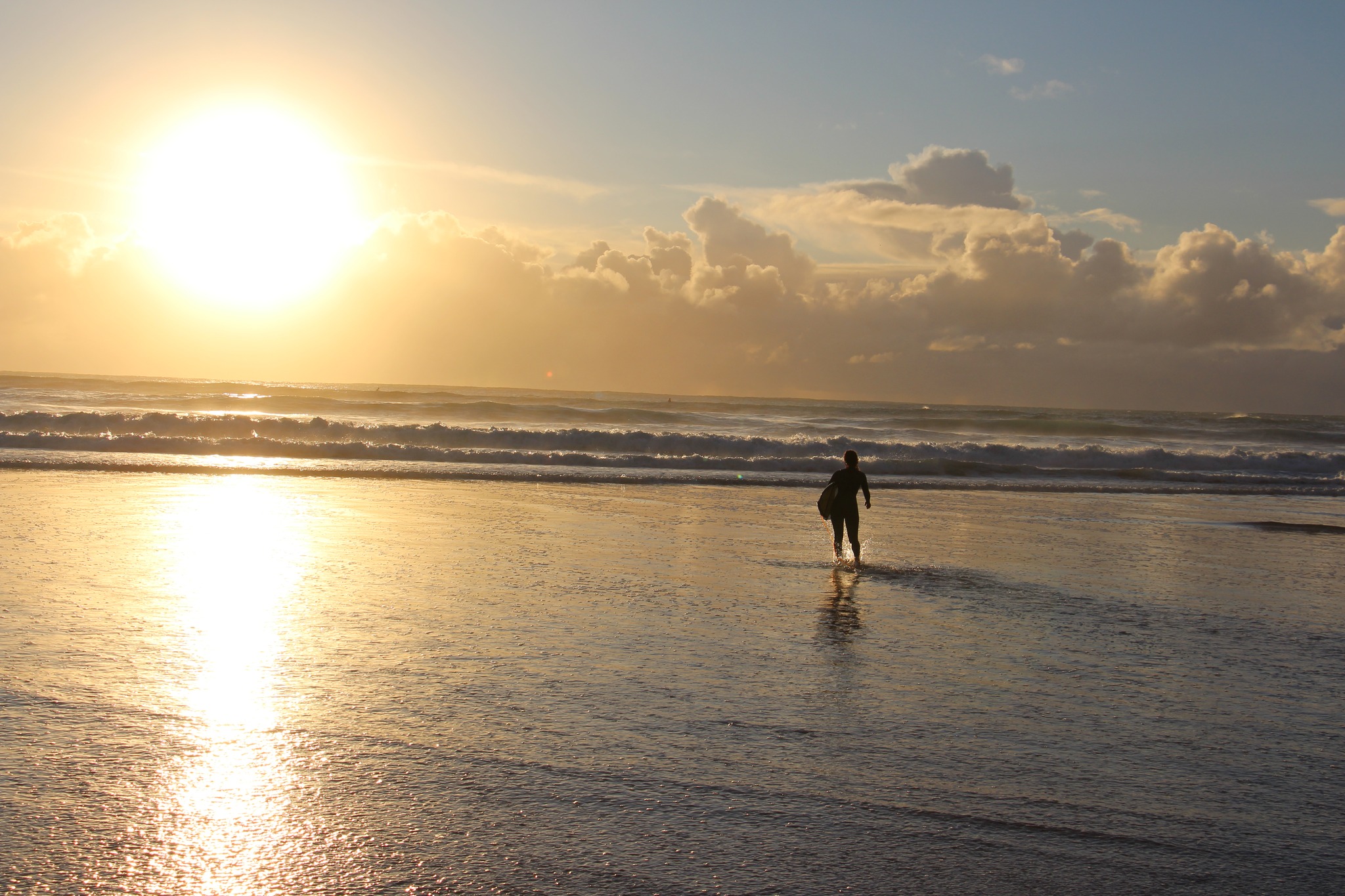 The ocean - the surfboard - and you! Ready for a sunset surf at Arrifana?
We still have some availabilities for the spring and summer 2025.
Book @: www.kanalusurfhouse.com
.
.
.
#surfeatsleeprepeat #portugal #beachlife #swisssurfing #happylife #igers #rooms #friends #beachhouse #igersgermany #healthy #summer #swiss #surfer #beach #wave #surfandwork #kanalusurfhouse #aljezur #surflessons