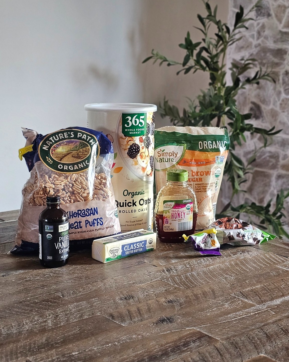 This chewy chocolate chip granola bar recipe is our go-to snack to make and travel MVP — easy to make, mess-free, and full of familiar ingredients I trust.
Perfect for hotel mornings, car rides, or just a treat after swimming all day.
Recipe link in bio/blog 🧡
#travelwithkids #snackprep #easyhomemade #momlife #chewygranola #healthytravel