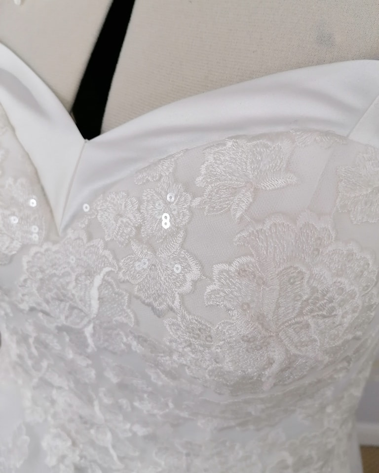 A fuller busted bride doesn't just need width but depth too so here's the process we went through to give that extra depth
#weddingseason #clothingalterations #bridesmaidalterations #bridetobe #2025bride #2025bridetobe #alterations #brides #bridesmaids #derbyshire #wed2be #bride #wed4less #wed2b #swadlincote #dressmaker #bridalseamstress #swadlincoteweddings #weddingdress #weddings #bridalalterations #sewing
I still have some June & August availability, just message me for details.