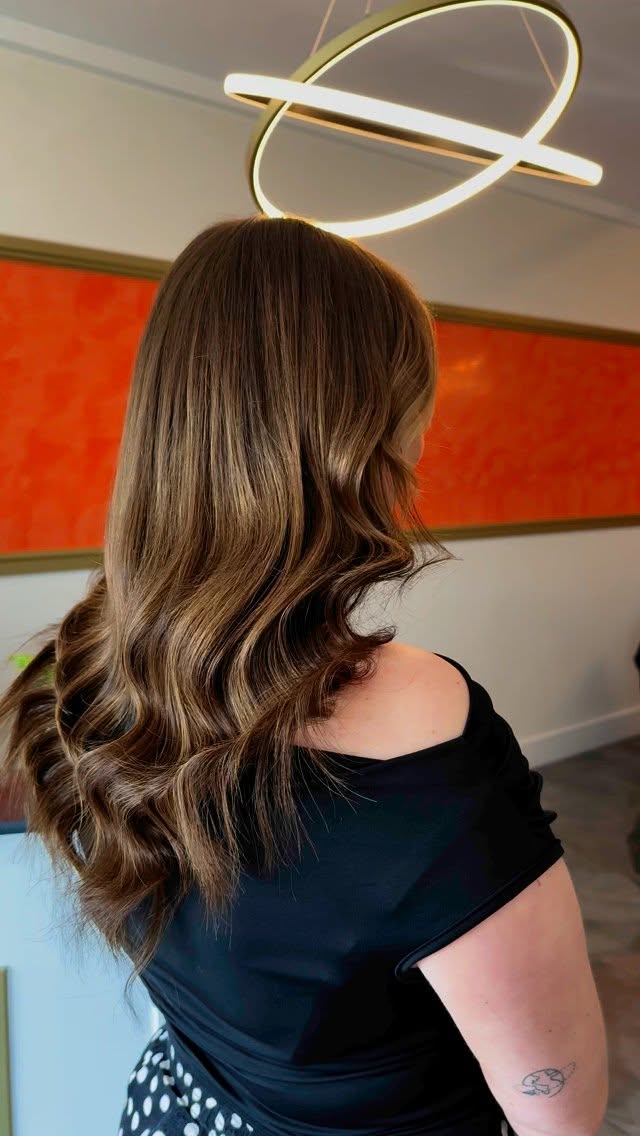 16” nano weft 🙌🏻
keeping the length natural to blend in a blunt bob ✂️
📍Richmond North Yorkshire,
🫶🏻Based in @gsbeauty.boutique - luxury salon
💇🏼♀️ Harriet - Hair extension specialist and educator
☕️1:1 appointments