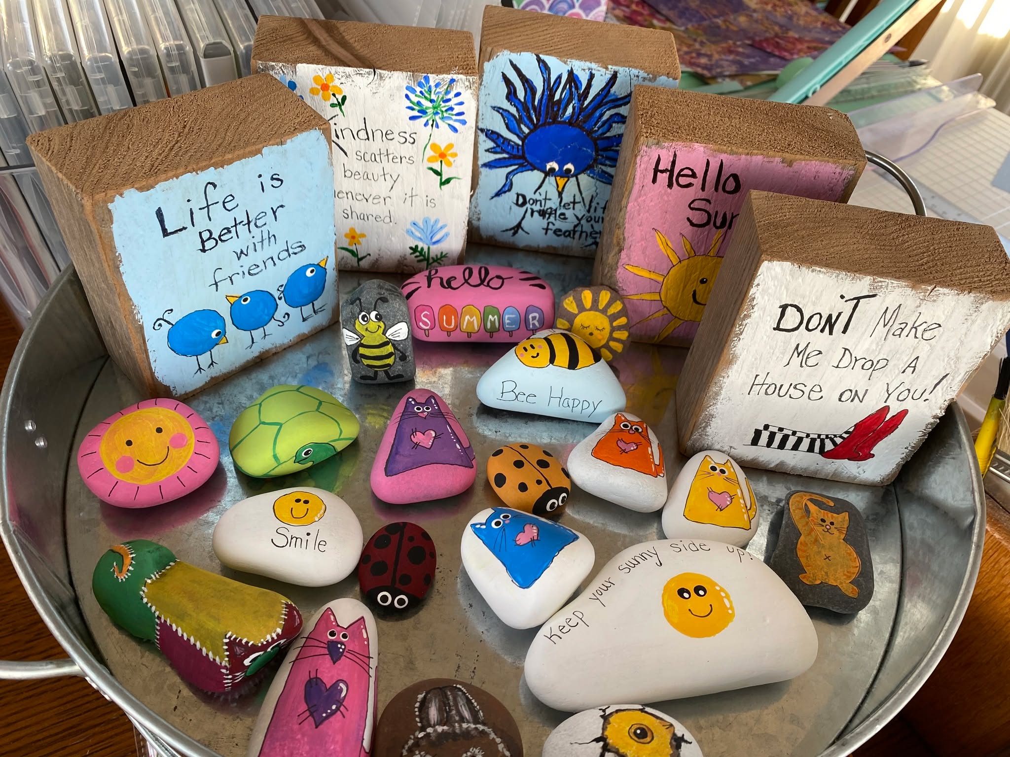 We are happy to have 🌸Mary's iMaginations🌸 back at the Maker's Market this year! Mary designs shell crafts, wood crafts, painted rocks, greeting cards and watercolor pictures. Make sure to stop by her booth and check out all her designs😊
#creekside #creeksidegreenhouses #creeksidegreenhousesmn