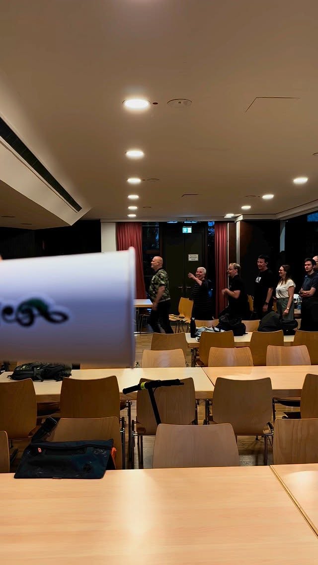 Come to Nuremberg with us 🚗
Nach einem tollen Tageskonzert und einer erfolgreichen Wettbewerbsteilnahme gestern, freuen wir uns heute auf unser letztes Tageskonzert. Los geht’s um 12 Uhr in der Katherinenruine. Wir freuen uns auf euch!
#chorliebe #stuttgart #immerandersimmergut #0711 #choirmemes #nuremberg🇩🇪 #nürnberg @deutscherchorverband #deutscheschorfest