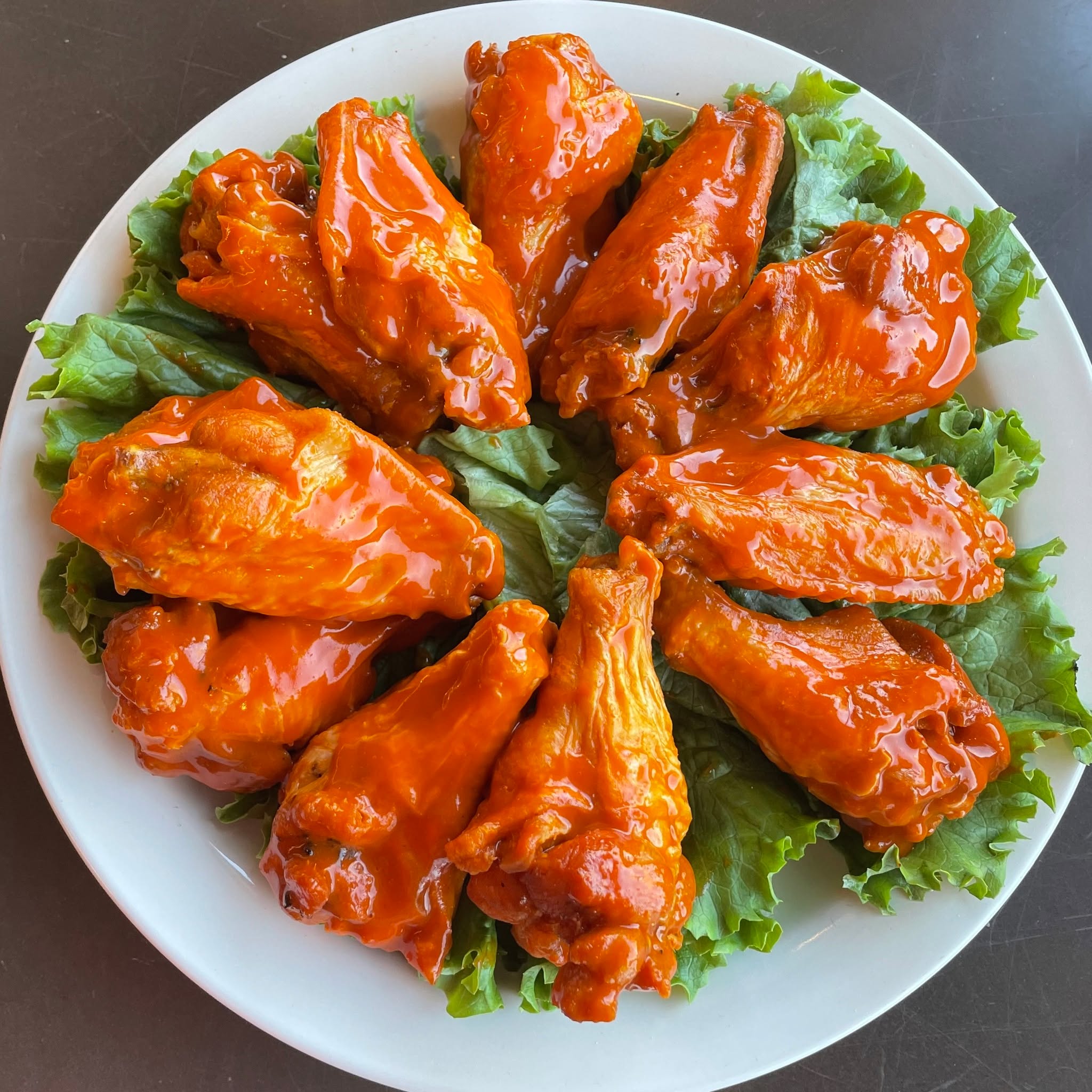 Watching the championship games today? Don’t forget to place your wing orders for the Super Bowl! Sold by the dozen in your choice of Buffalo, BBQ, or Mango Habañero sauce, served with carrots, celery, and House-Made Blue-Cheese or Buttermilk Ranch.
Call us at 203-453-4849 or email catering@marketplaceguilford.com to place your order!
#themarketplaceguilford #thisisguilford #ctshoreline #localfirst #superbowl #wings