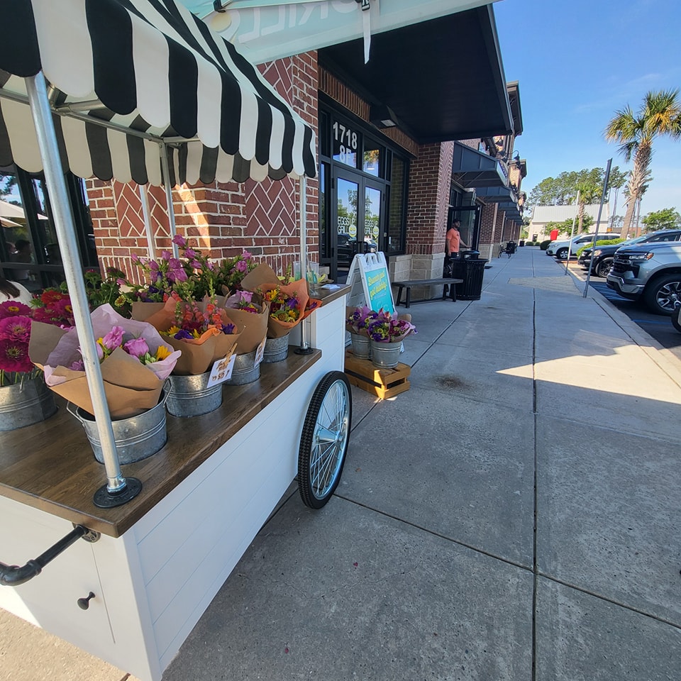 We are having our debute morning with the flower cart outside Eggs Up Grill in Cane Bay this morning!
Swing by for some breakfast and a Sunday dose of flowers.
We'll be set up until noon today. See you there!
@followers