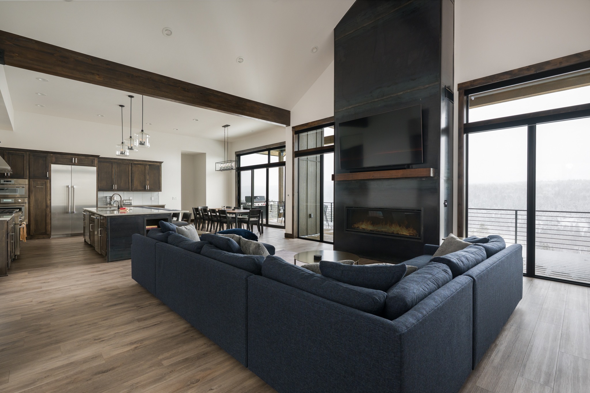 Room to breathe. Room to connect. This is what modern mountain living looks like.
.
Design/Construction: @bwdconstruction
.
#kitchen #kitcheninspo #colorado #construction #marketing #customkitchen #production #joncahillphoto #mountainlife #customehome #kitchendesign #openconcept #fireplace #fireplacedesign