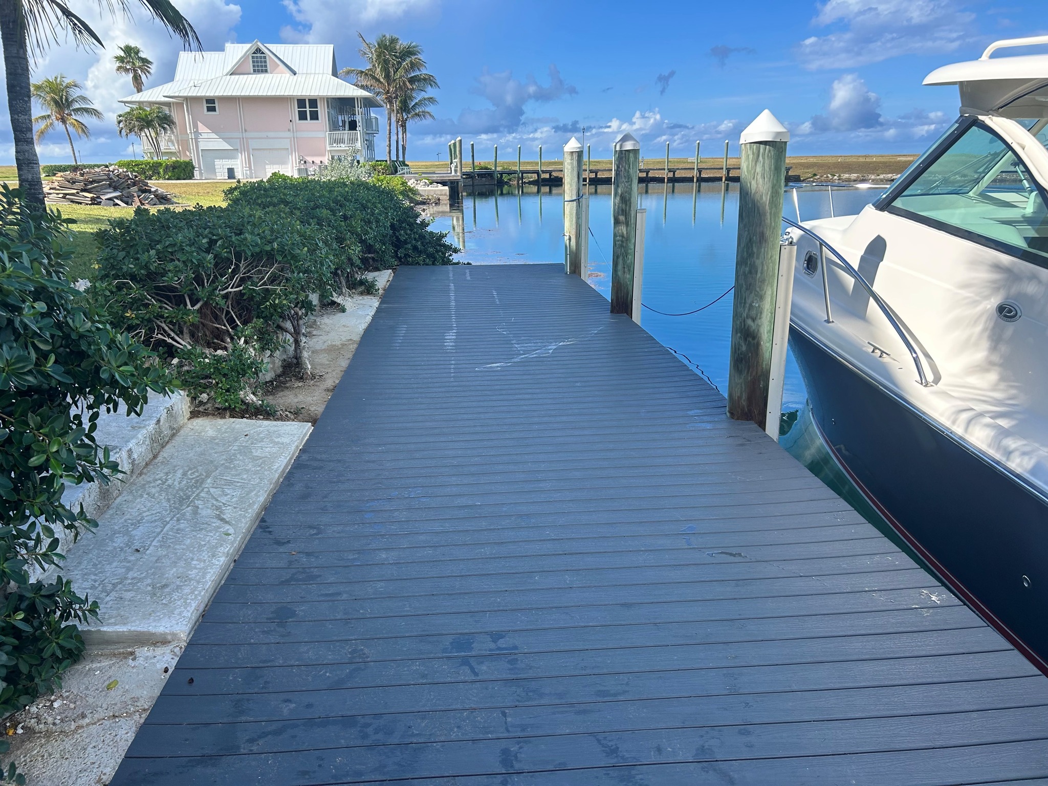 Allamanda Villa at Old Bahama Bay has band new 70' Trex Dock.
One of our most in demand rental homes has just gotten even better.
Start planning your next West End adventure today!
#grandbahama #westendbahamas #bahamasboating #grandbahamavillarentals #bahamasrentals #vacationrental