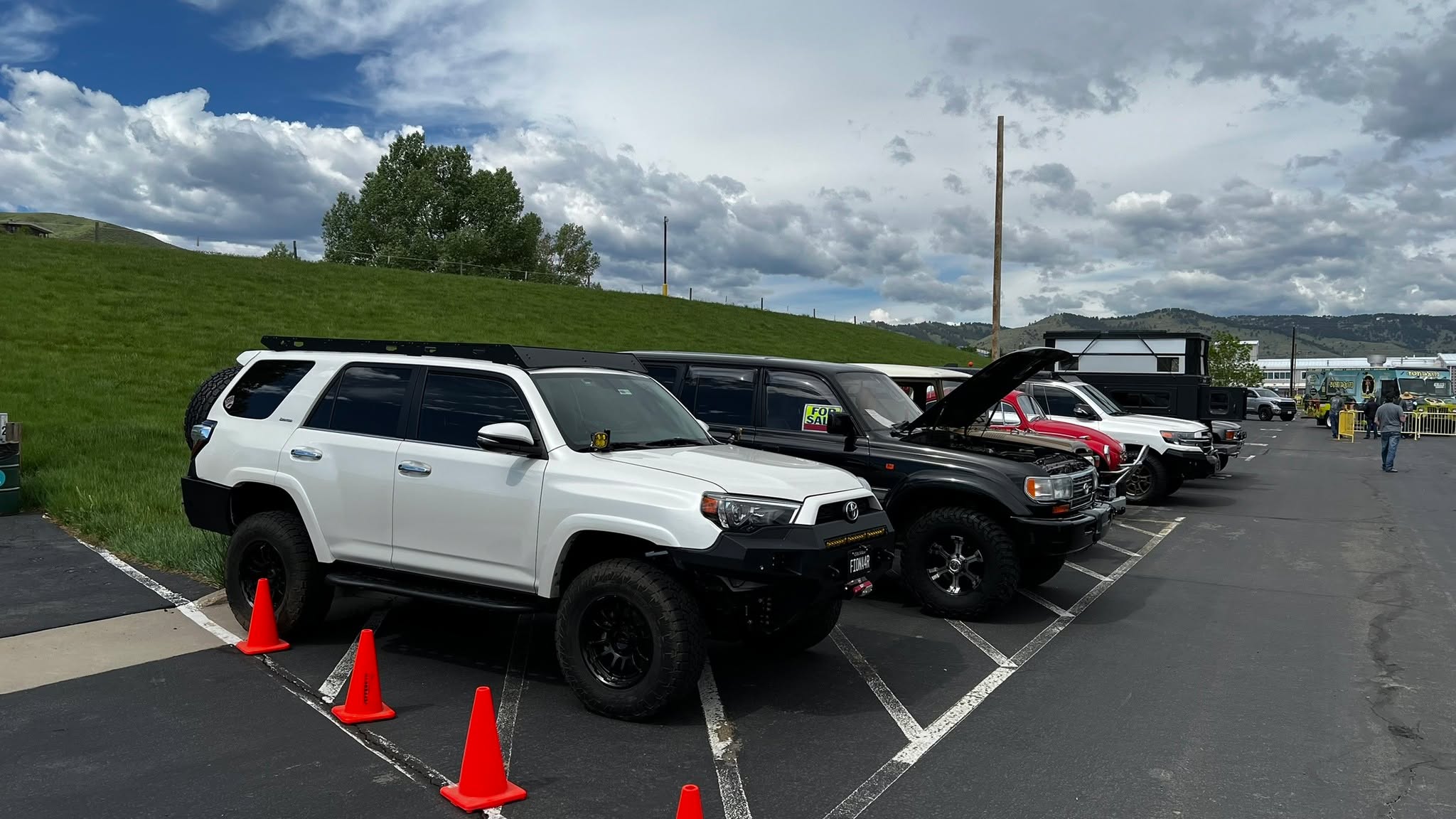 We had a great day last Saturday at the 3rd Annual ColoYota Expo in Golden, CO! 😎 The lot was packed with some seriously sick rigs. Got to hang out with so many passionate offroaders. Nothing beats the energy of this community! Thanks Rising Sun 4X4 for putting this event together!
Excited to get the summer started on the trails! 🛻💪
#5280offroad #GritIsEarned #WinchWarrior #ColoYotaExpo #OffroadVibes #ToyotaTribe #GoldenColorado #4x4Life #OverlandNation #TrailReady