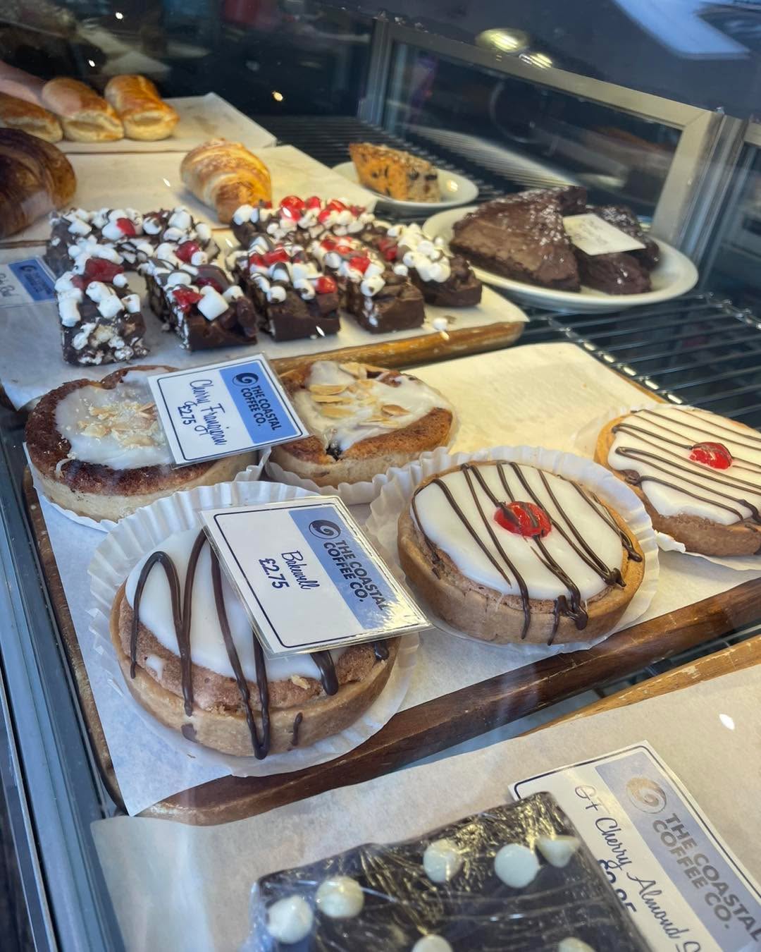 Midweek treats….allow focus, brain productivity and energy!!
😂😂😂 or maybe they just make us feel warm and cosy inside 😉
#ilovethecake