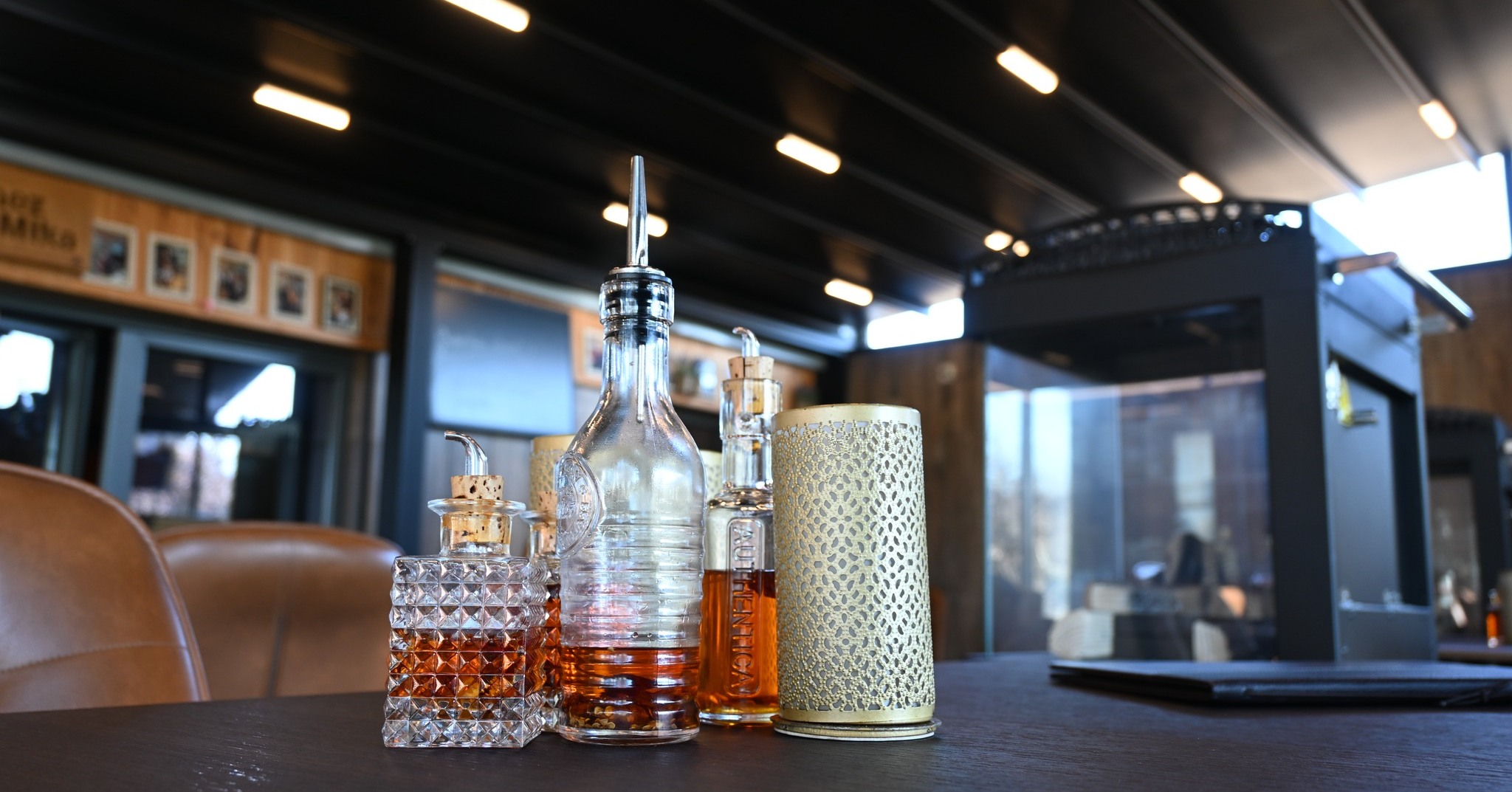 🍽️ Restaurateurs, et si vous donniez un nouveau souffle à votre terrasse ?
Offrez à vos clients une expérience unique en toutes saisons grâce à nos pergolas sur mesure :
Un design moderne qui sublime votre façade✨
Une protection contre la pluie et le soleil pour une terrasse exploitable toute l’année
Plus de couverts = plus de rentabilité
Éclairage LED, chauffage, stores… tout est personnalisable pour s’adapter à votre ambiance 💡
👉 Que vous gériez un bistrot chaleureux, une pizzeria conviviale ou un resto gastro, nos solutions s'adaptent à votre style.
📍Visitez notre showroom ou demandez votre devis gratuit.
Faites de votre terrasse un véritable atout !
#restaurant #restaurants #terrasse #apero #horeca #bar #cafe #pergola