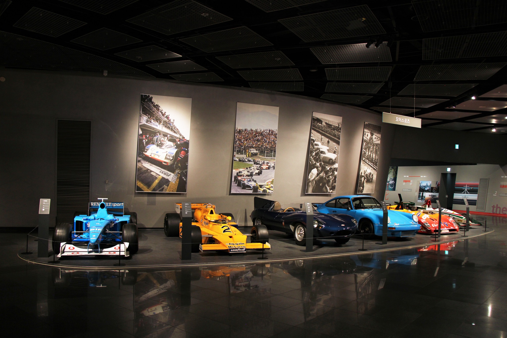 Inside the Samsung Transportation Museum in Yongin, South Korea 🇰🇷 A wide variety of cars from all over the world, with lots of rare, odd and interesting vehicles.
StephenCookMedia.com
#samsungtransportationmuseum #carmuseum #formulaone #formula1 #indycar #mclaren #mclarenracing #mclarenauto #porsche #porsche911 #porsche911rsr #classicporsche #classicporsches #vintageporsche #jaguardtype #collectorcar #collectorcars #classiccar #classiccars #vintagecar #vintagecars #luxurycars #motorsport #motorsports #racecar #racecars #scm2178 #southkoreatrip #yonginkorea #southkorea