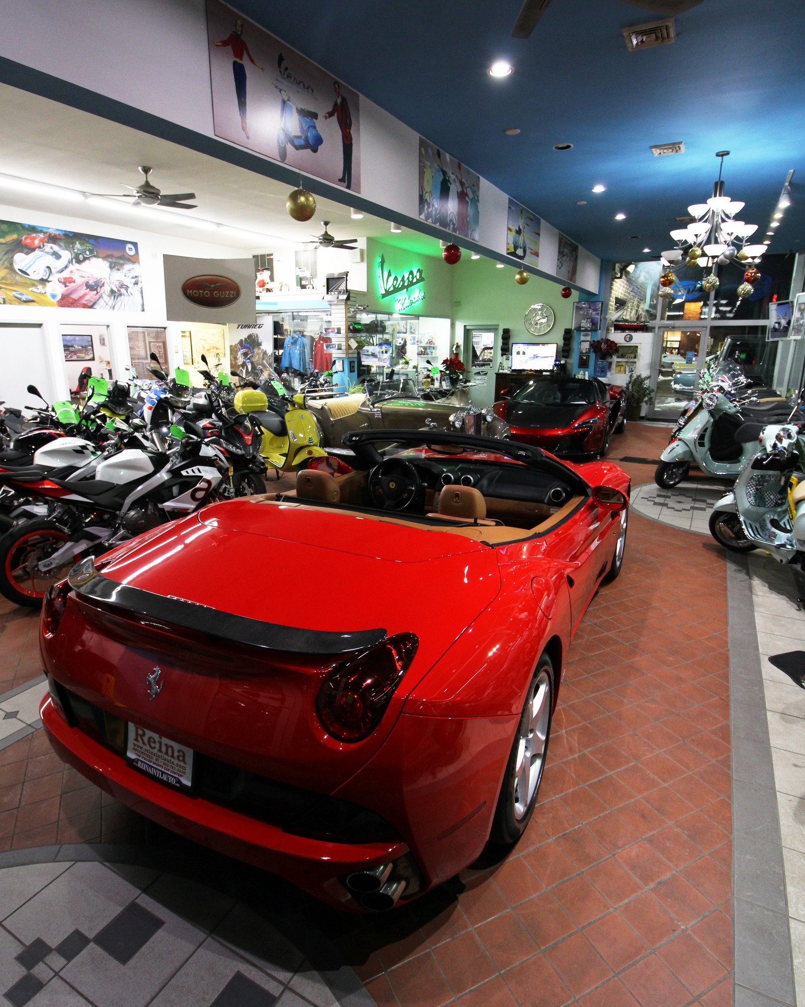 A recent look inside @reinaintlauto, one of my clients 📸 Located in a suburb of Milwaukee, they sell everything from Ferraris to Vespas 🏁
💻 reinaintlauto.com
#reinaintlauto #reinainternationalauto #ferrari #ferraricalifornia #mclaren #mclarenauto #mclaren650s #ferraris #mclarens #classiccar #classiccars #vintagecars #supercar #supercars #exoticcar #exoticcars #luxurycar #luxurycars #luxurylifestyle #luxurygram #collectorcar #collectorcars #sportscars #vespa #apriliamotorcycles #scm2178 #brookfieldwisconsin #milwaukeewi #milwaukeewisconsin #milwaukee
