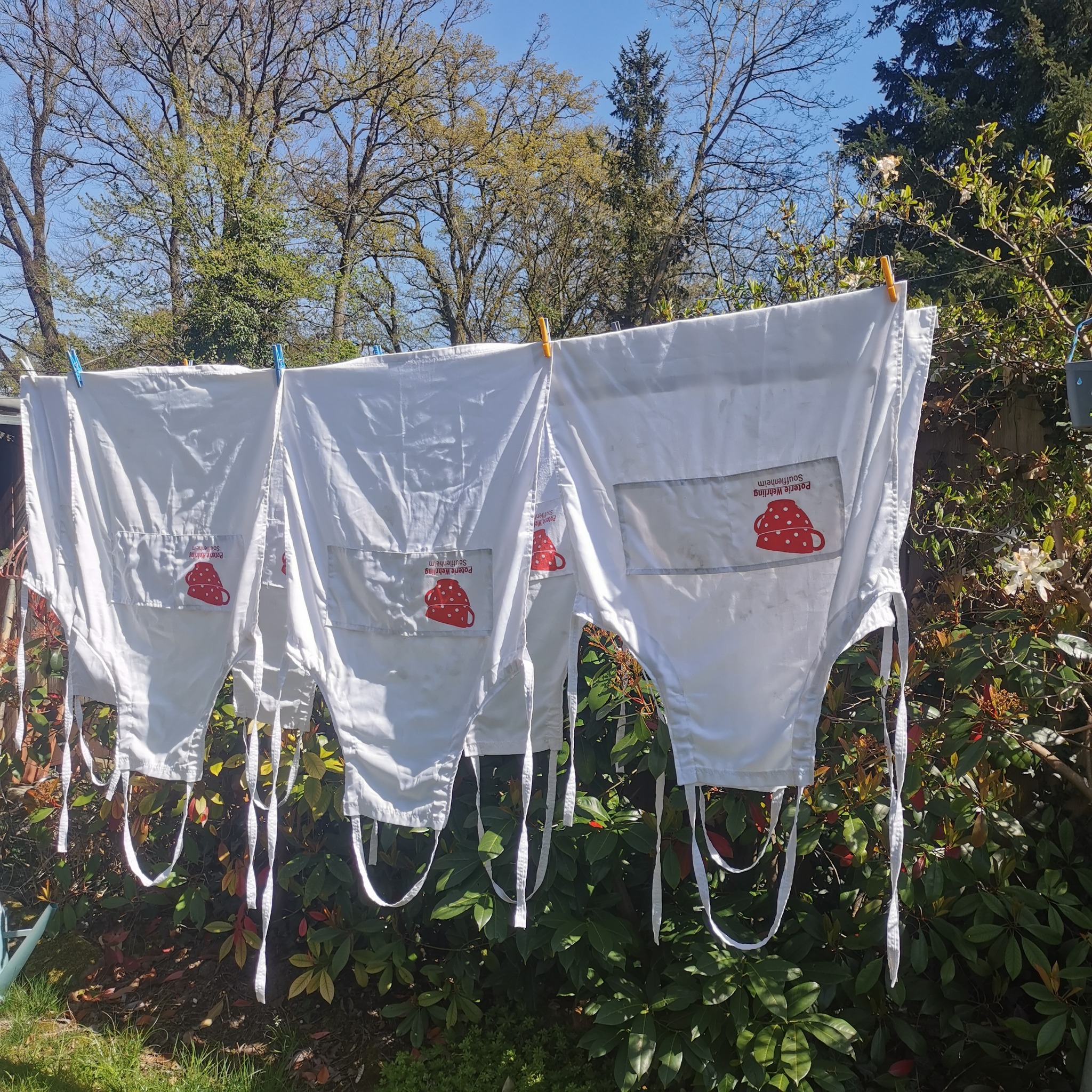 Quelques jours de repos avant de démarrer cette période estivale :
en congés du 24 mai au 9 juin inclus.
A mon retour de congés je vous dévoile la surprise qui se pépare actuellement dans certains ateliers de Soufflenheim et Betschdorf 🤫🥰 à très vite.