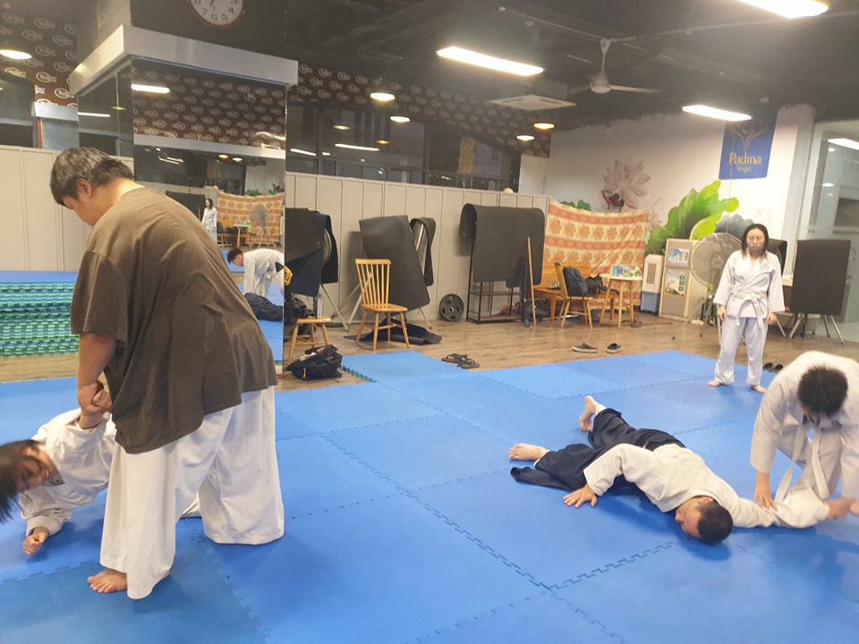 ⚠️ Announcement:
Busetsukan Dojo will take a break for the national holiday on the Friday and Saturday 02/05 and 03/05. We will resume practice on monday 05/05!
⚠️ Thông báo:
Busetsukan Dojo sẽ tạm nghỉ vào thứ Sáu và thứ Bảy ngày 02/05 và 03/05 nhân dịp kỳ nghỉ lễ quốc gia. Chúng ta sẽ tập luyện trở lại vào thứ Hai ngày 05/05!
🥋 Busetsukan Dojo ⛩
🕗Monday Iaido and Jodo 20.00-21.30
🕗Fridays Aikido 20.00-21.30
🕕Saturdays aikido bukiwaza 18.00-19.30
⛩Busetsukan Dojo⛩
4th Floor , 71 Nguyen Chi Thanh l, Ba Dinh, Hanoi
#badinh #aikikai #martialartslife #iaijutsu #jojutsu #vietnam #hanoi #jodo #iaido #japanesemartialarts #martialarts #bushido #osensei #ueshibamorihei #ueshiba #aikidoka #aikidoaikikai #aikido #budo