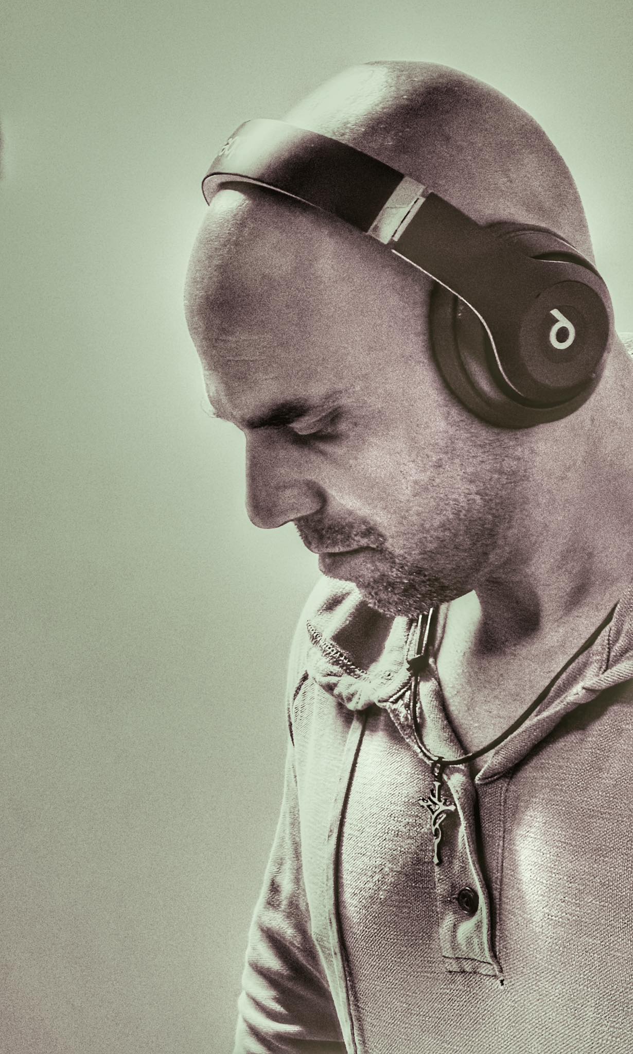 Itās kinda crazy when you think about it,
that today is the tomorrow that you were worried about yesterday.
And here you sit, worrying about tomorrow, but making it through today.
Take that in for a second.
Be here today. Be there tomorrow.
Just let whatās gonna happen, happen.
And do your best to stay strong.
You did it yesterday and the day before.
Keep doing it.
Iām proud of you.