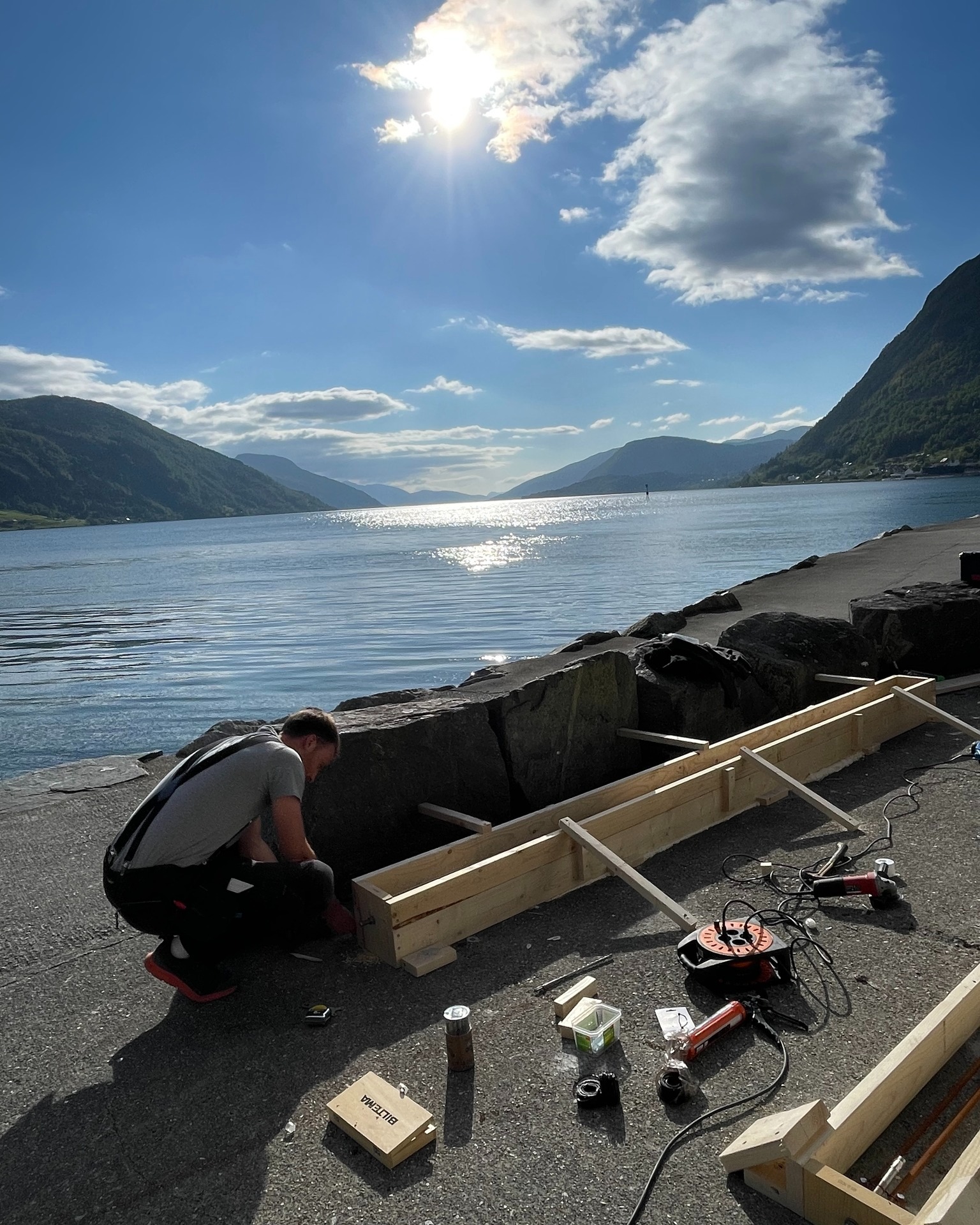 Fundamentet er på plass🧱💪
Denne helga har vi støypt fundament og no er vi eitt steg nærare opning🤩
Vi gler oss til opning av BADESTOVA i midten av juni♨️🥳
#badstu #sauna #nordfjordeid #nordfjord