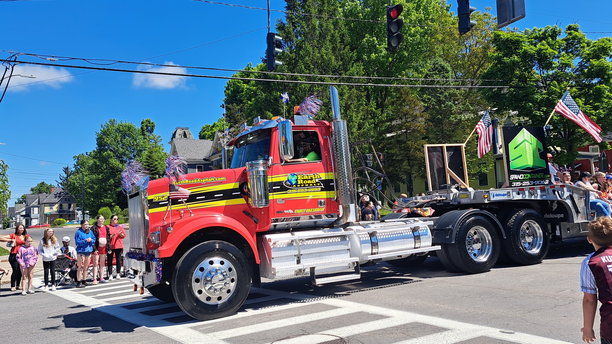 🇺🇸 Honoring and Remembering 🇺🇸
Earth Road Asphalt was proud to participate in the Auburn Memorial Day Parade this weekend — a special tribute to those who made the ultimate sacrifice for our country.
It was an honor to roll through our hometown in support of our veterans, families, and the greater Auburn community. ❤️🤍💙
#MemorialDay #AuburnNY #EarthRoadAsphalt #WME #CommunityStrong #ProudToParticipate #RememberAndHonor #AsphaltLife #SupportLocal #SpanoContainer