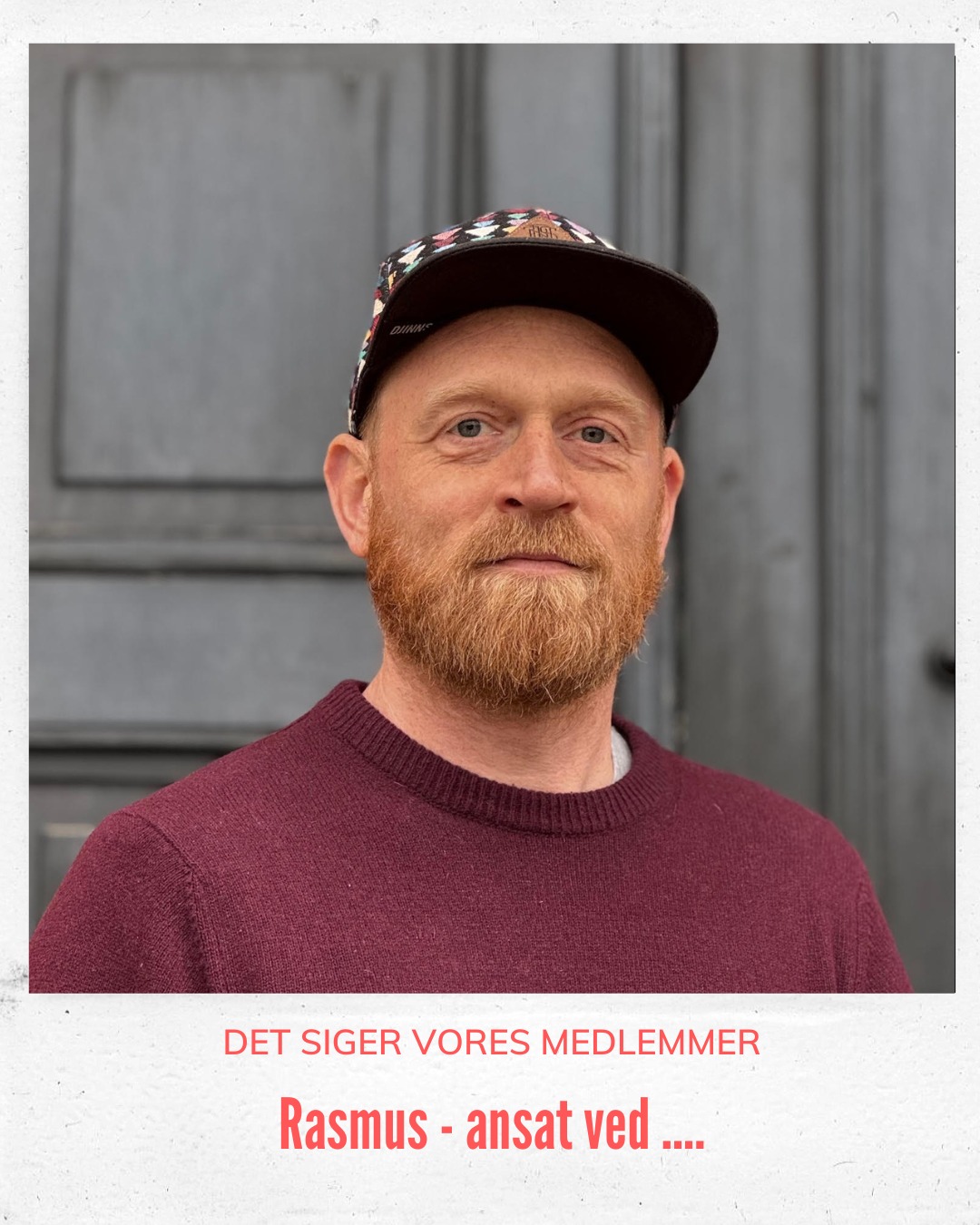 Hils på Rasmus Skov. Her fortæller han hvorfor Work2gether er mere end bare et kontorfællesskab.
Rasmus Skov - arbejder hos Festina Finance i København
▪️ Hvorfor har du valgt at være en del af Work2gether?
Jeg startede med at komme i arbejdscaféen og fornemme miljøet. Jeg fik en wow-oplevelse, da jeg kom ind i de skønne rammer. De tiltaler mig rigtig meget.
▪️ Hvordan vil du beskrive atmosfæren i Work2gether?
Lækre omgivelser, tjekket interiør, renoveret i husets ånd.
Atmosfæren er forskellig fra dag til dag. Nogle gange er her meget liv og der sker meget. Andre dage er her mere stille.
▪️ Hvad er det bedste ved at være en del af Work2gether?
Fede omgivelser - de fysiske rammer er virkelig lækre.
▪️ Hvad er det vigtigste for dig i din hverdag som selvstændig?
Internet og hybride arbejdsformer er afgørende for, at jeg kan indrette mit arbejdsliv sådan her. Derudover er det afgørende at have mennesker omkring mig - også selvom det bare er nogen jeg hilser på.
▪️ Hvad er dit bedste råd til andre selvstændige?
Man behøver ikke være selvstændig for at få glæde af work2gether.