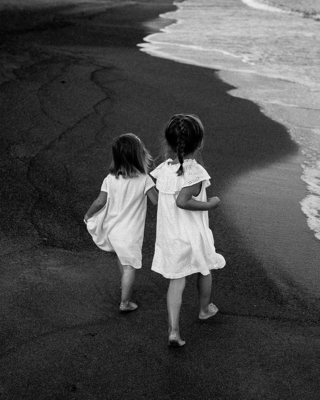 Quel bonheur de reprendre les séances en extérieur! Ça m'avait tellement manqué!
D'ailleurs les créneaux de l'été se sont bien remplis, il me reste quelques dispos, en semaine bien sûr, matin pour les jolis coins d'ombre, couché de soleil en fin de journée pour une jolie lumière dorée! Séances lifestyle à partir de 125€. Contactez-moi pour plus d'informations!
.
#photographebeziers #love #photography #photographer #maternity #lifestyle #childhood #art #lifestylephotoshoot #mood #pregnant #woman #storyteller #storyteller_tribe