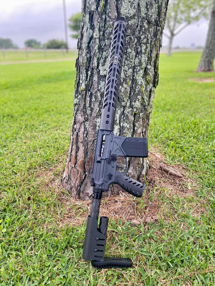 Check out this build with a full set of our carbon fiber products - AR15 Handguard, Ultralight Pistol Grip and Adjustable Stock.🔥🙌 Thanks so much Darren for sending over the picture. Looks AWESOME!
#lightweight #ultralight #carbonfiber #smokecomposites #carbonfibergunparts #Handguard #stock #pistolgrip #MadeinUSA