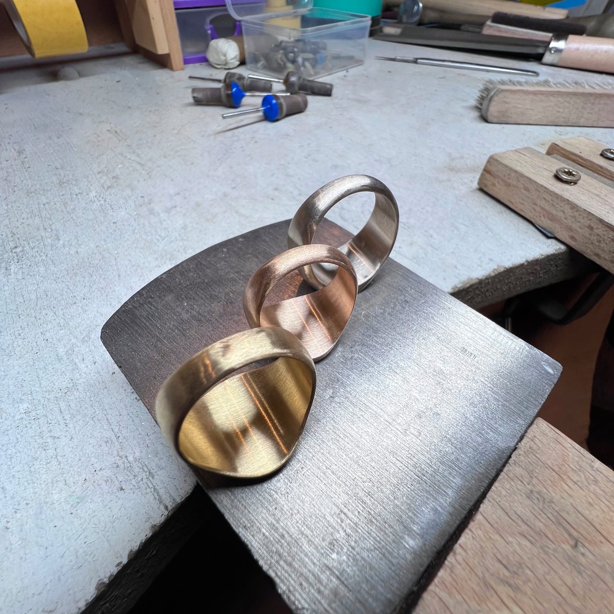 3 Couleurs d'or :
Gris
Jaune
Rose
#fonderie #atelier #quimper #madeinfrance #finistere #bretagne