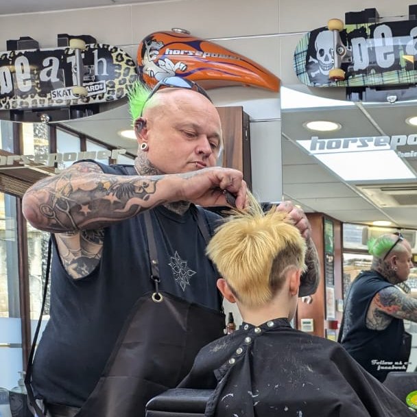 Some bright colour, #offschool #summerfun Mohawks to be had! @manicpanicnyc / Manic Panic
#nationalmohawkday