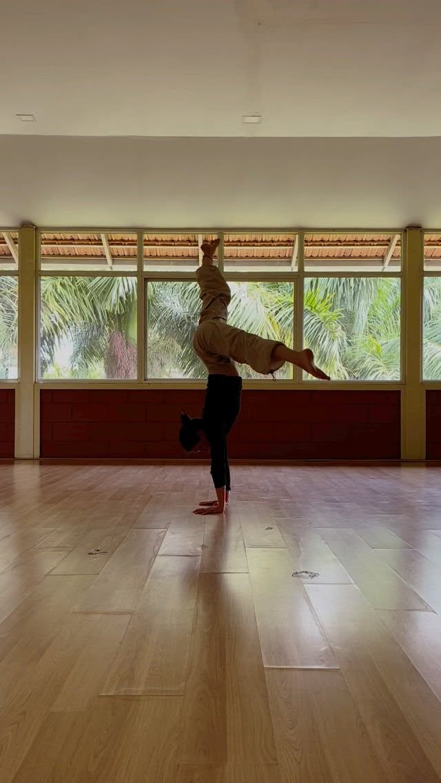 Let your body speak.
It doesn’t need a plan — just permission.
To move. To feel. To express freely.
Trust your body’s wisdom to lead you where words cannot.
#bodywisdom #movementasmedicine #freemovement #yogainmotion #selfexpression #floorwork #trusttheprocess #embodiedtruth