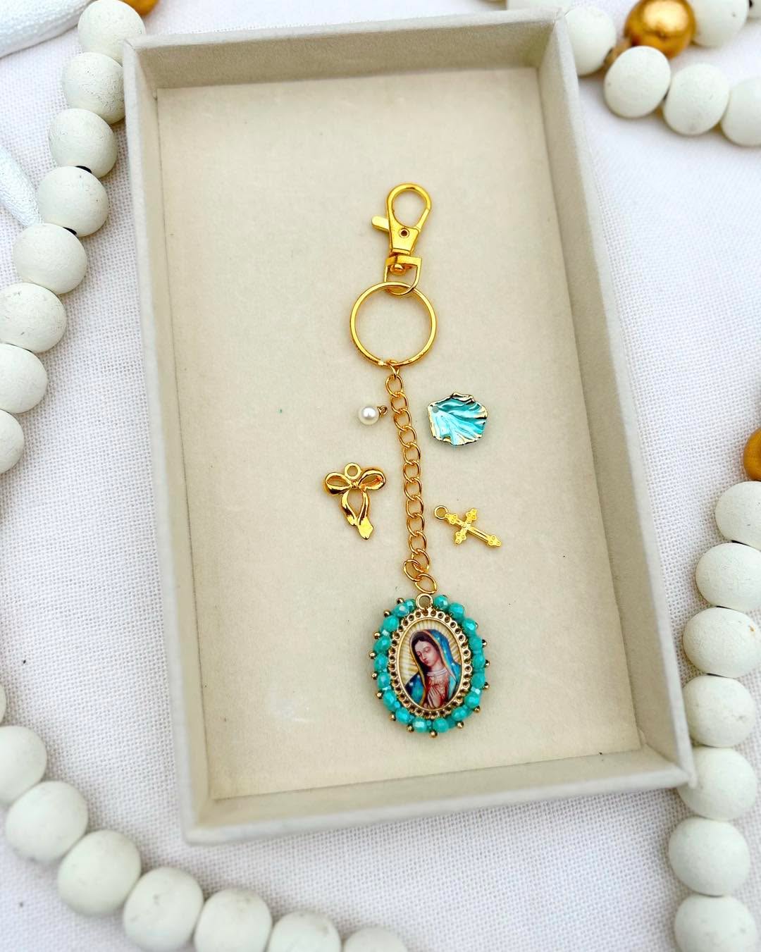 light blue 🩵 one of my favorite colors to work with
These charm keychains came out precious— order yours anytime on openbookbybri.com or comment below to start a customized keychain