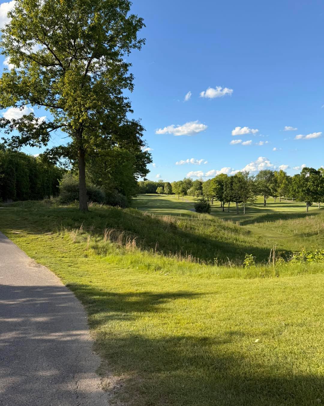 Really nice course here at reserverungolfcourse in of all places, Ohio.
#golflifestlye #smallbusinesses #golfswing #golffashion #golfbabes #pga #hoodie #shirt #social #golf #hat #golflife #golfer #apparel #fashion #golfers #local #puttercoverswag #cover #puttercoverporn #collection #drop #pgatour #drip #puttercoveraddict #puttercover