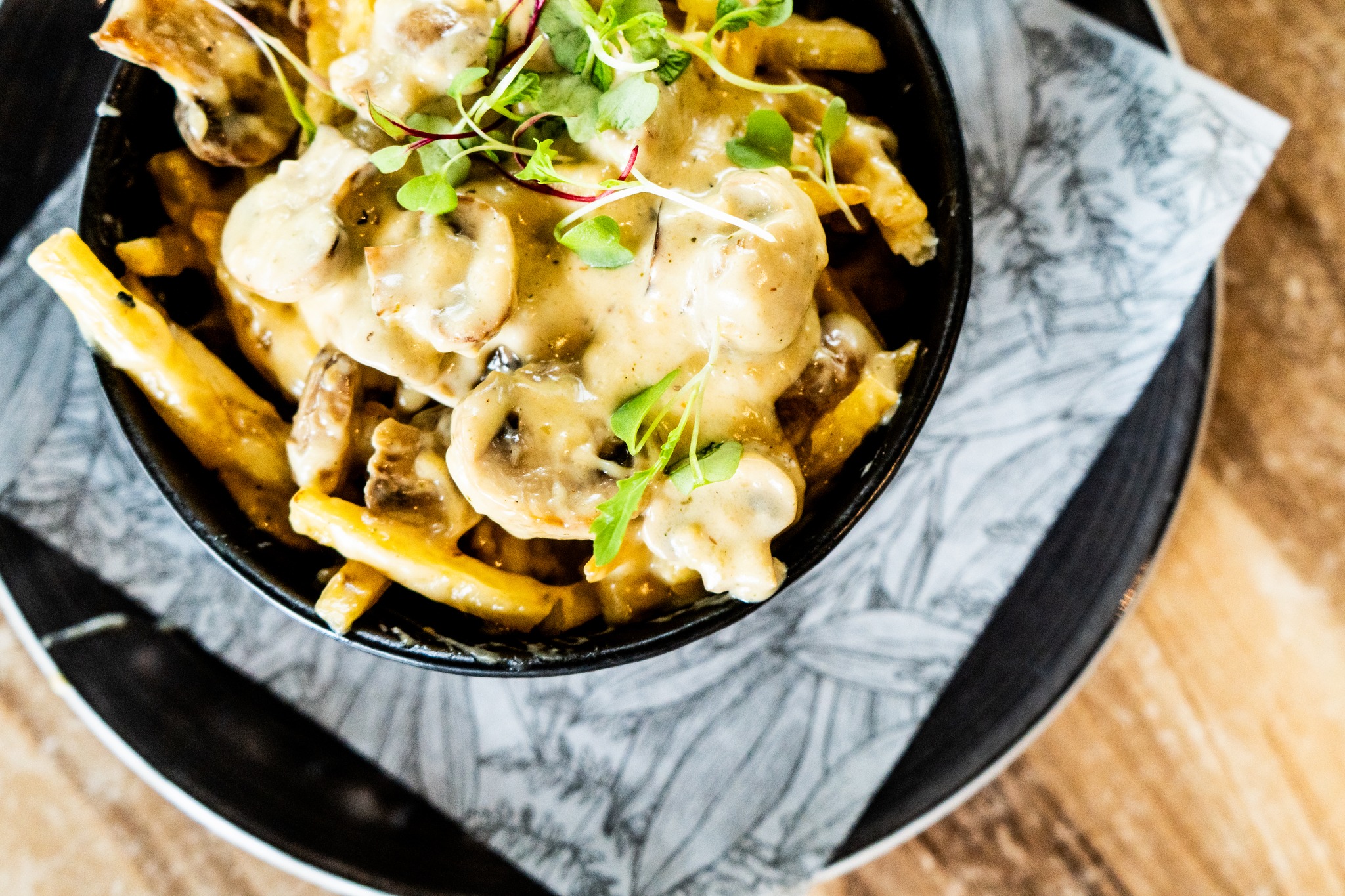 Fries, but make them fancy 🍟
Chilly days call for loaded fries - the ultimate comfort food.
👉 May we present our loaded fries with hearty mushroom sauce and parmesan cheese.