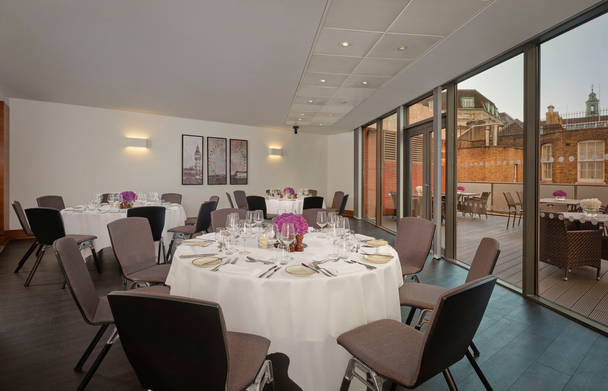 Exciting upgrades at one of the two prestigious developments we specialise in: Park Plaza County Hall Hotel 👏
The newly refurbished meeting and events space adds even more appeal to this already sought-after location.
For investors, it’s another reason why suites here continue to be such high-performing assets; offering not just location, but lifestyle and versatility.
#LondonLink #ParkPlaza #LondonProperty #PropertyInvestment