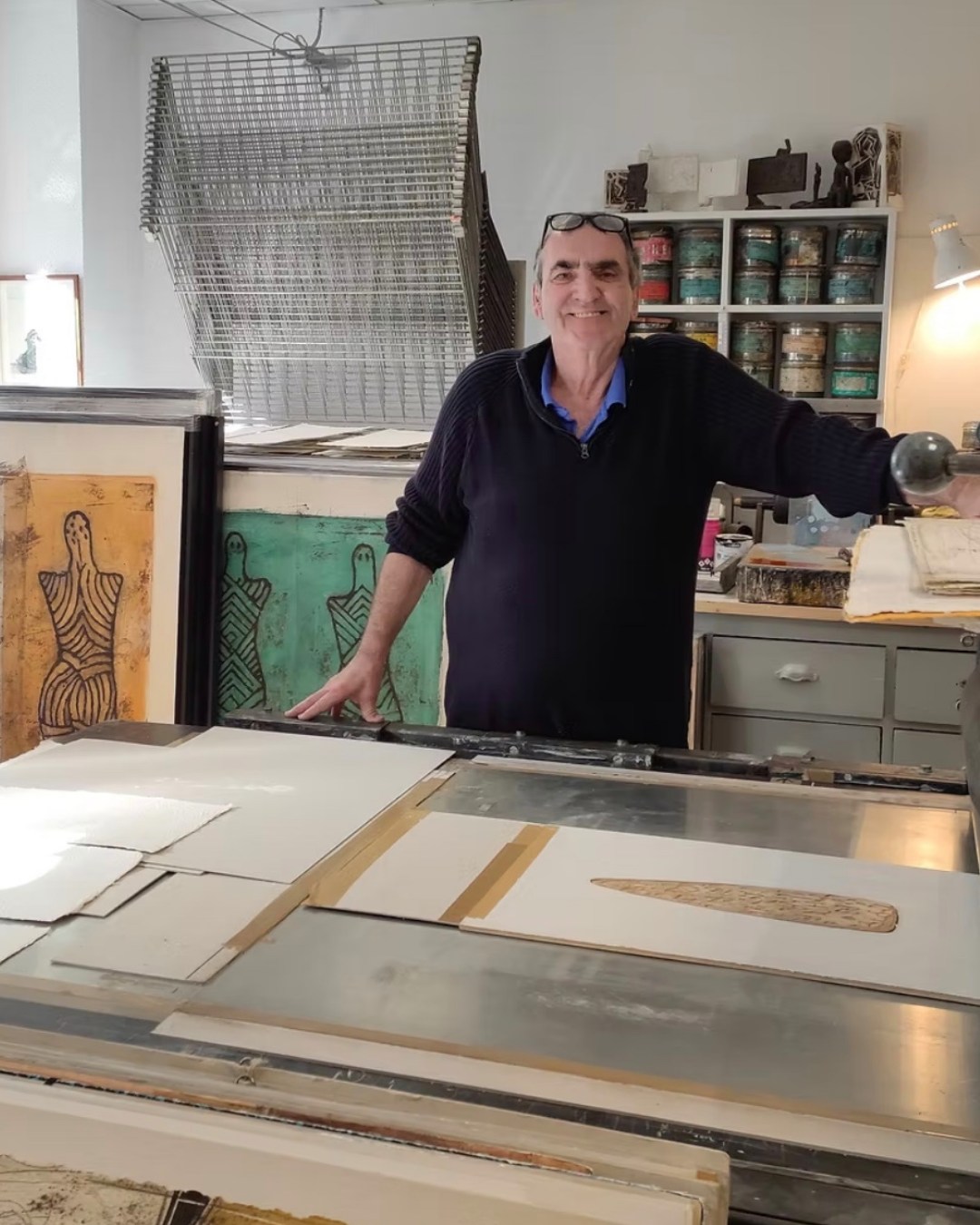 Le vernissage arrive à grand pas !
Découvrez en plus sur le travail de @remusatbernard @atelier.remusat :
« La mémoire, le temps, l'espace, l'intemporel, les lieux mes thèmes sont liés le plus souvent aux culture, la géographie, aux mythologie, la préhistoire, les celtes, les cartes... La Méditerranée et ses civilisations. Ce sont les histoires d'histoire qui m'inspirent. »
Vernissage SOFRONICI'ART - Bernard Rémusat & Stella Erbibo
📝 Sur inscription
📧 ecole@sofronicia.com
📞 06 01 79 03 00 (Thalia Chauvet)
🖥️ www.sofronicia.com
📅 Jeudi 05 juin
🕖 À partir de 18h
📍 École Sofronicia, 40 boulevard Jean Ossola, Saint-Laurent-du-Var
#sofronicia #bienetre #devenirsophrologue #sophrologue #sophrologiecaycedienne #meditation #contemplation #art🎨 #artplastique #estampa #vernissage