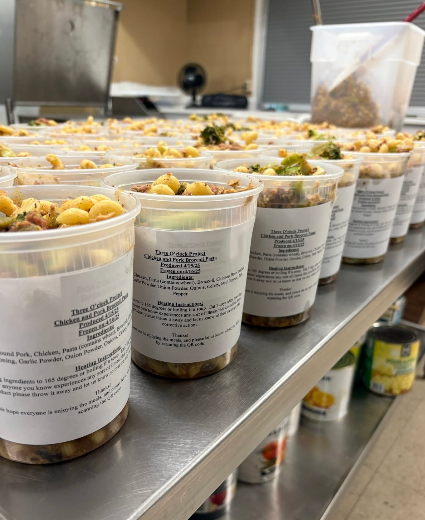 Did you know...up to 40% of food in the U.S. is wasted while thousands go hungry. We're bridging the gap, one rescued meal at a time with our rescue kitchen. Join us in making a difference and righting food insecurity, volunteer or become a food donor today!
#rescuekitchen #rescuefood