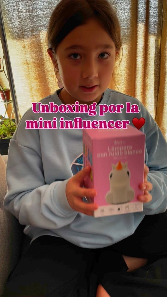 Está señorita tiene un talento innato!!!
Hoy partió la @expobebe y fue mi infiltrada, disfrutó mucho!
Fue su primera vez en un evento y lo dió todo hasta sacándose fotos con famosos!
Bien merecido su regalito hermoso de @balia_cl ♥️♥️♥️