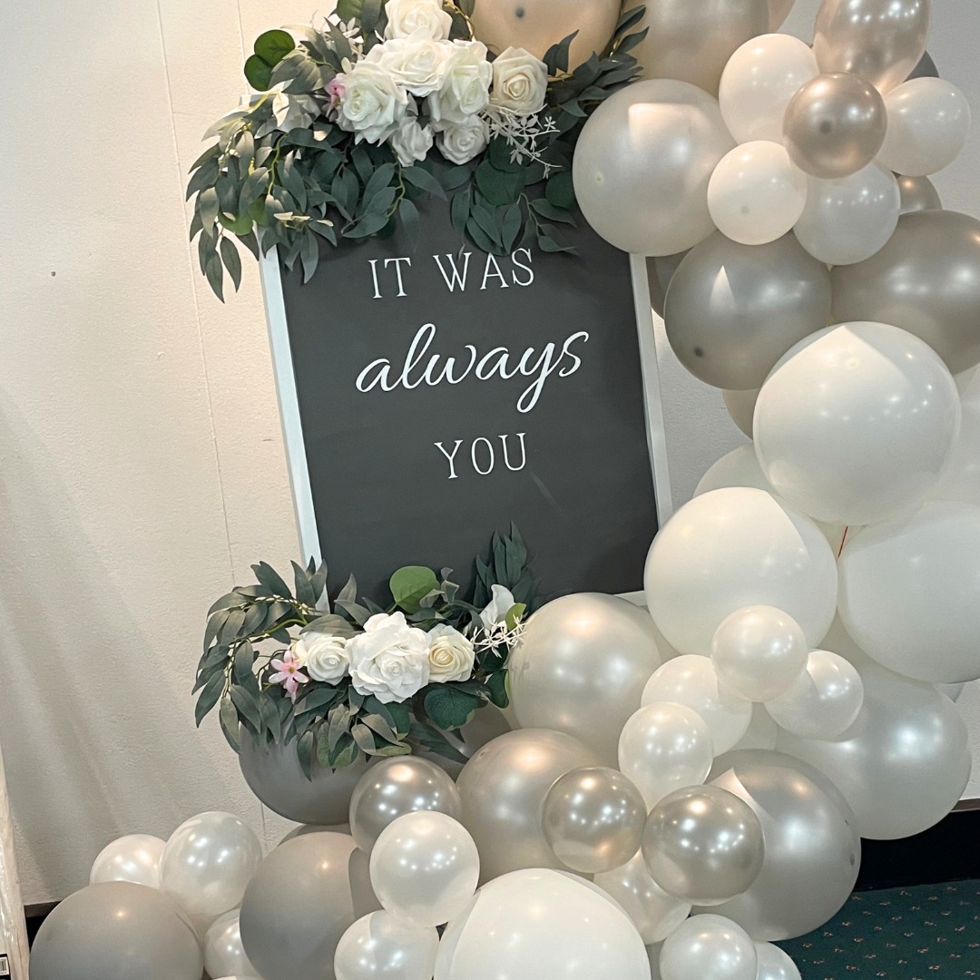 💍It was always you! 💍 Wedding set up! #weddingdecor #eventstylistcentralcoast #weddingballoons #centralcoastdecorator #balloongarlandbackdrop #welcomesign