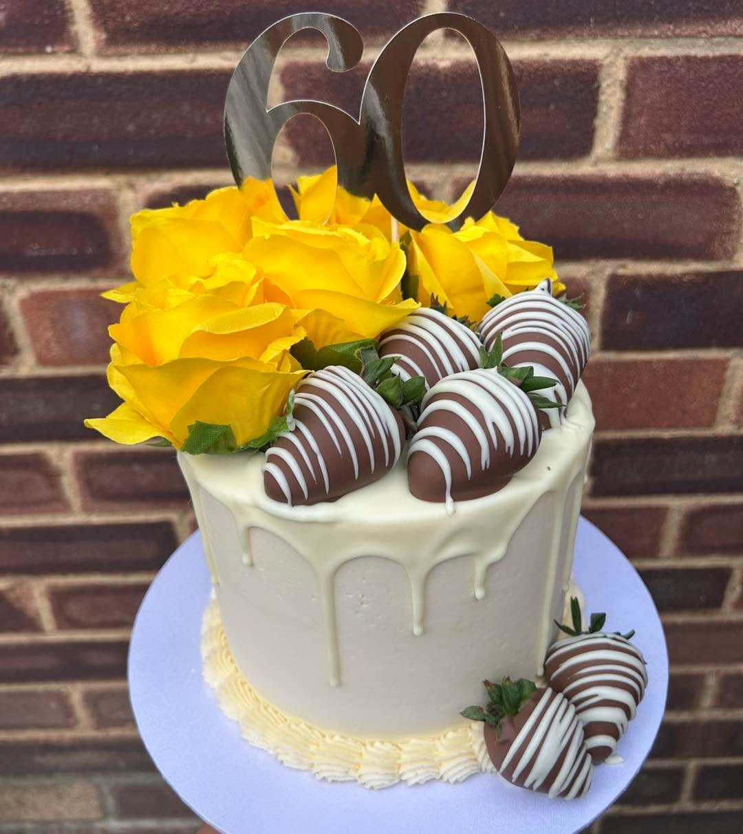 Chocolate covered strawberries count as one of your five a day, right?
#yellowrosescake #dripcake #strawberrydripcake #60thbirthdaycake #chocolatecake #chocolatedippedstrawberries #chocolatecoveredstrawberries #60thdripcake #chocolatedripcake #stunningcakes #simpleyetelegant #hampshire #southampton #eastleigh #chandlersford #romsey #mariascakesandbakes