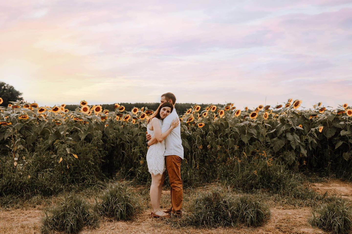 I love flower season 🤩 🌼 anytime my clients want to shoot in a field of flowers I’m not afraid to tell you I do a little happy dance 😂. Flowers are one of my favorite things and make in my opinion the perfect backdrop for a photo session. #pnwweddings #washingtonphotographer #vancouverwaphotographer #oregonweddingphotographer #destinationweddingphotographer