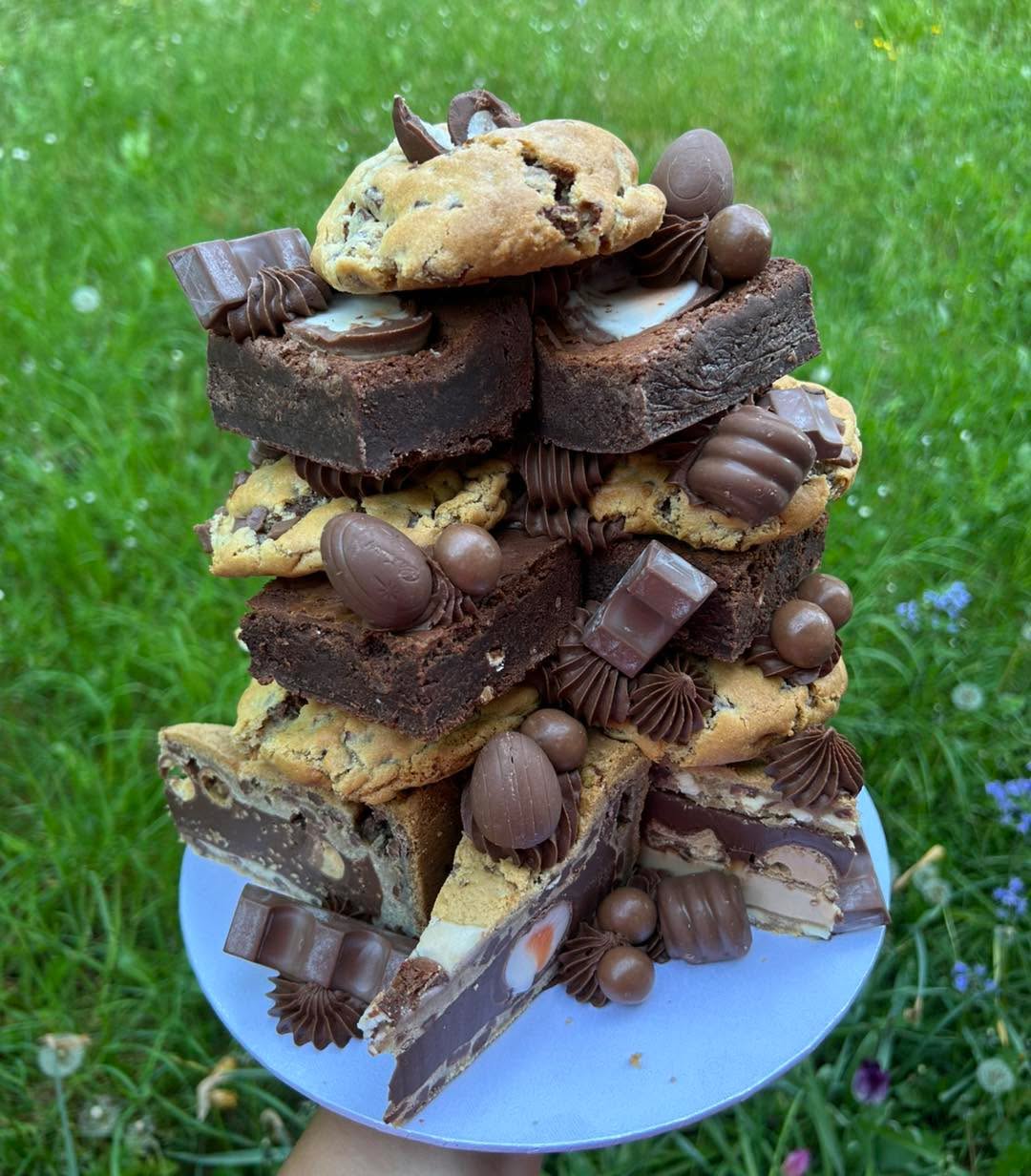 So many slices of pure heaven
#browniestack #cookiestack #browniesandcookies #brownieandcookiestack #stuffedcookies #browniestower #brownielovers #cookielovers #hampshire #southampton #eastleigh #chandlersford #romsey #mariascakesandbakes