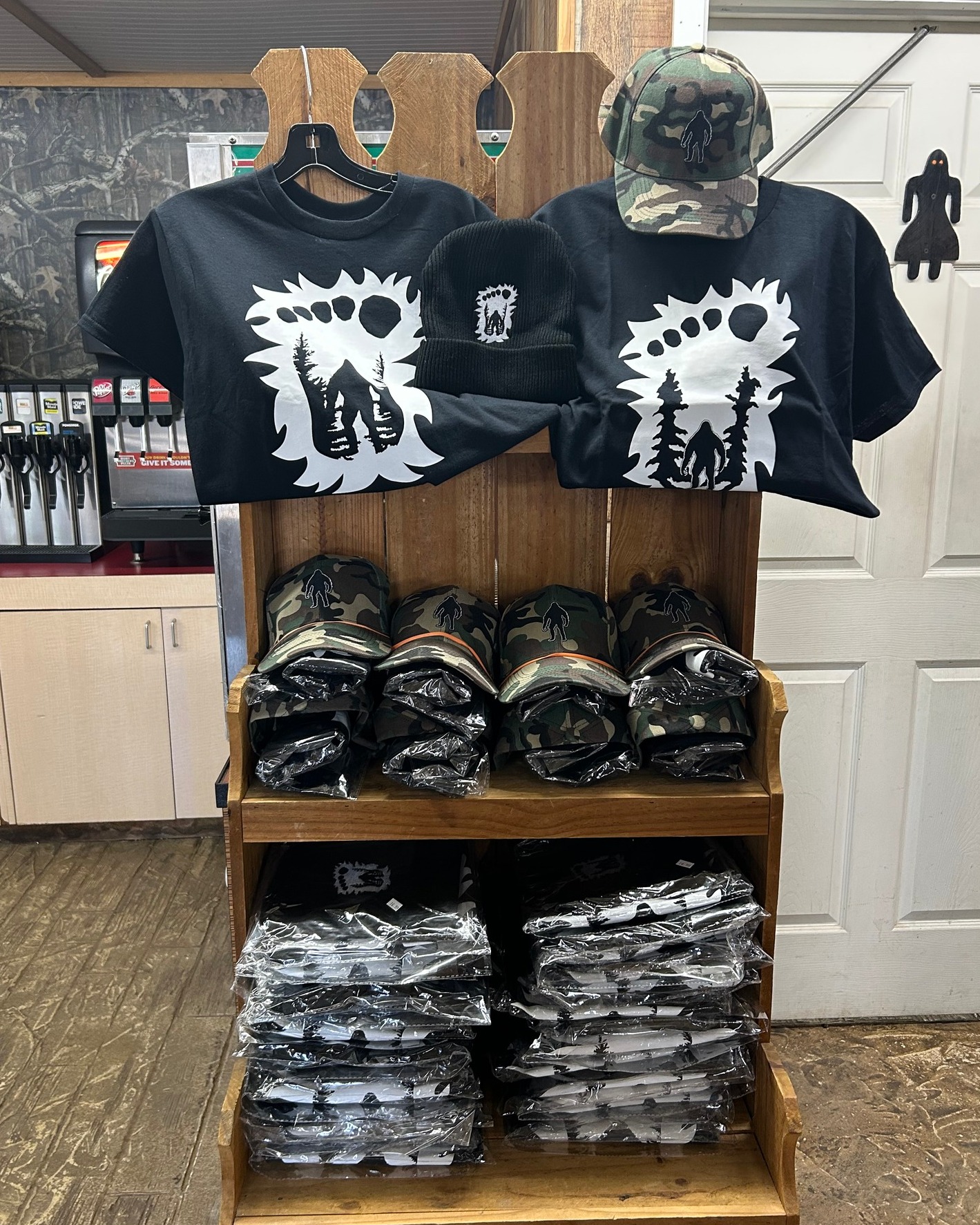 Fouke Monster fans, grab these legendary deals!
👣 T-Shirt + Beanie – $19.99 🧢T-Shirt + Ball Cap – $24.99
Stop by and get yours before they disappear! ✨