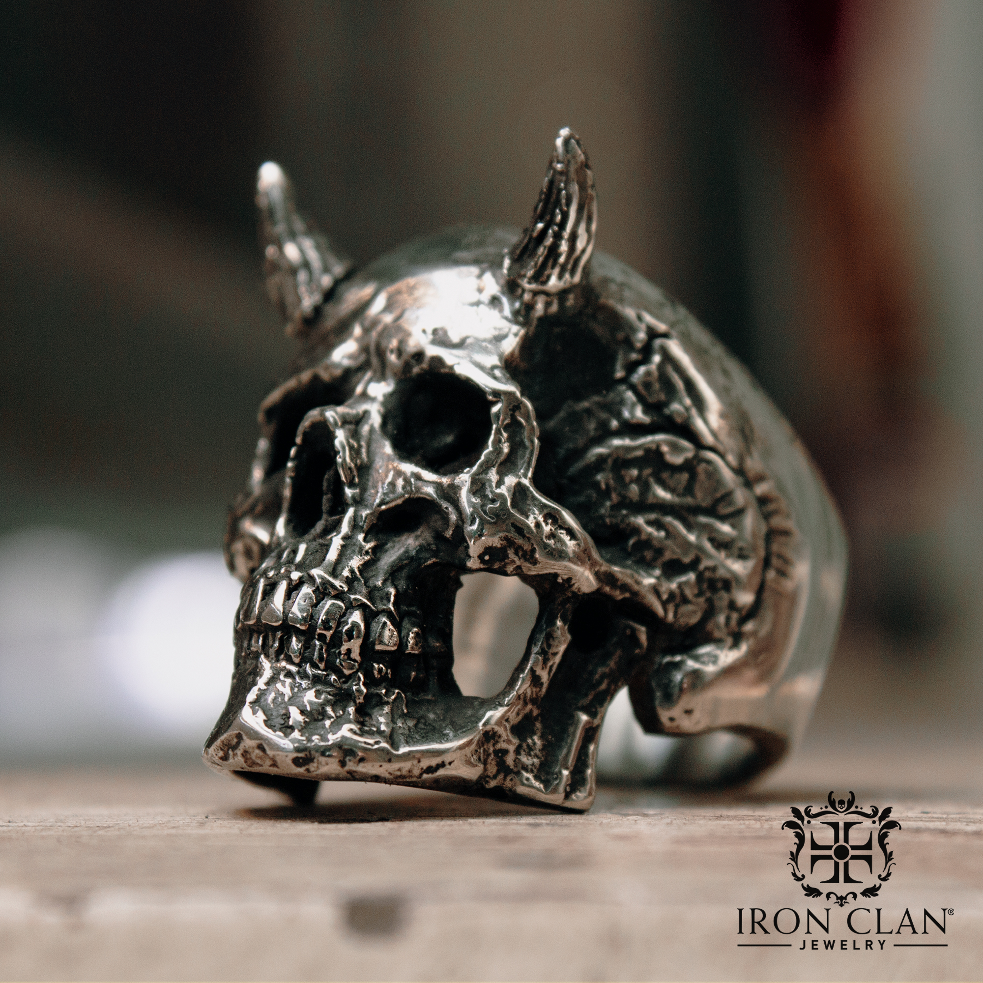 Lucifuge Ring, hand-carved and cast in solid silver by Iron Clan Jewelry. ⚡
__
Available at our website
www.ironclan.co
__
#IronclanJewelry #IronclanBracelet #handmadejewelry
#skullring#gothicjewelry #gothicfashion #jewelry