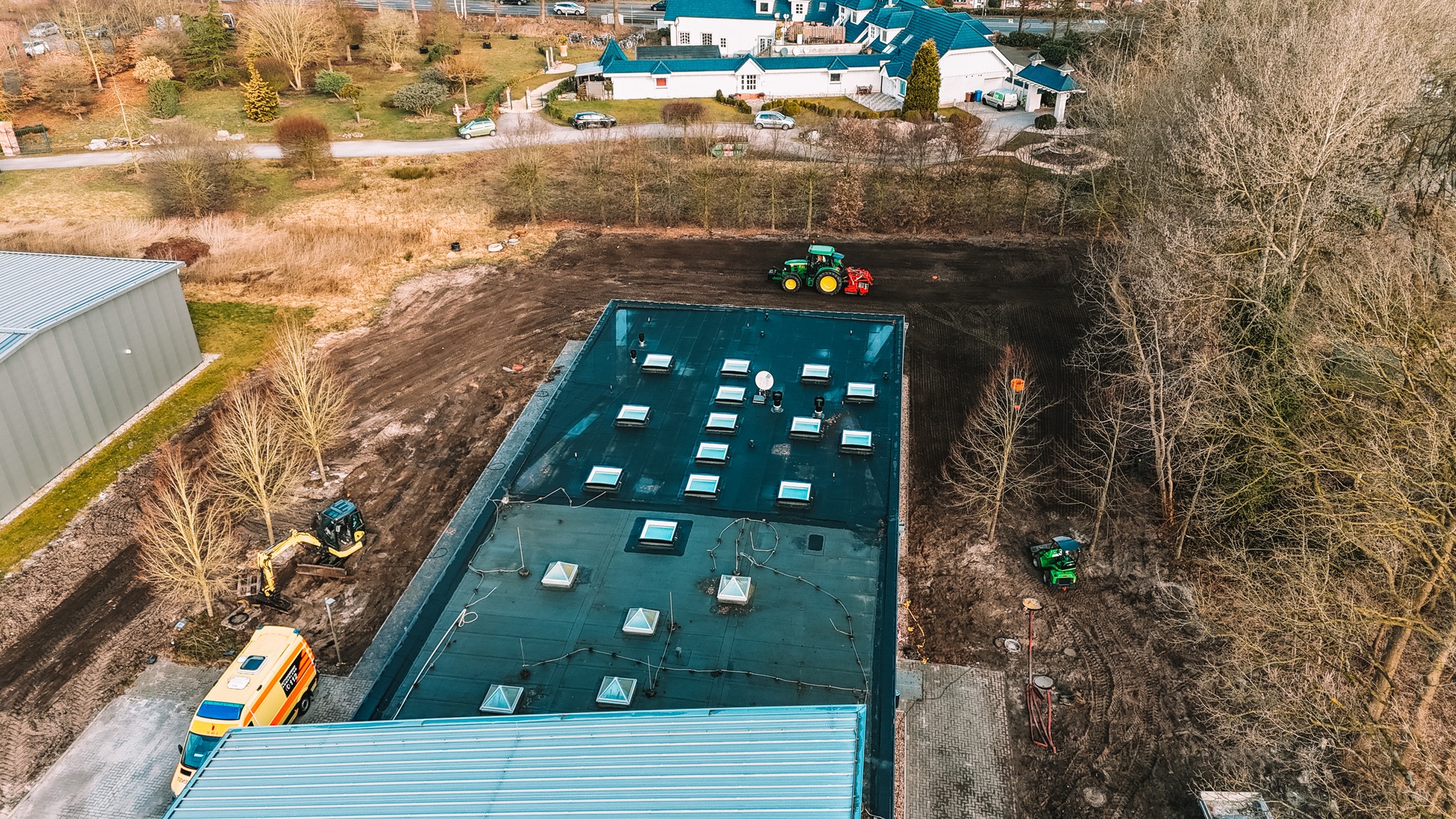 Spannende und wichtige Projekte standen diese Woche auf dem Plan – und wir haben abgeliefert! 💪🏽
Von kreativer Flächengestaltung bis hin zu präzisem Tiefbau: Unser Team hat Gas gegeben, Herausforderungen gemeistert und wieder echte Qualität auf die Baustellen gebracht. So kann das Wochenende kommen!
#Wochenrückblick #Projektabgeschlossen #TeamSaathoff #HandwerkMitLeidenschaft #Baustellenpow