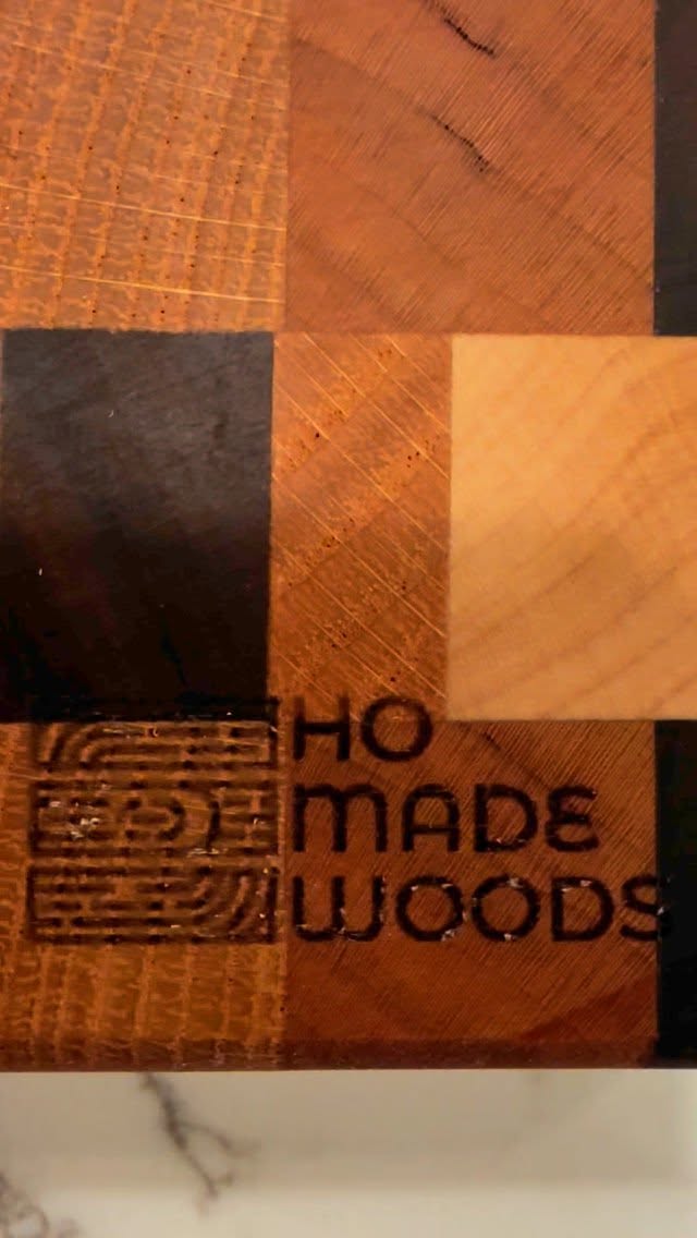 Creating a little chaos for this 15.5”x11” cutting board with juice groove. Experimented with a mixture of woods in no particular order and love how this one turned out.
Added a nice juice groove on one side for those juicy meats but can also be flipped over and used for the non runny foods.
Add this one of a kind piece to your kitchen by heading to our website and finding it under large cutting boards.
#homadewoods #woodworking #smallbusiness #cuttingboard