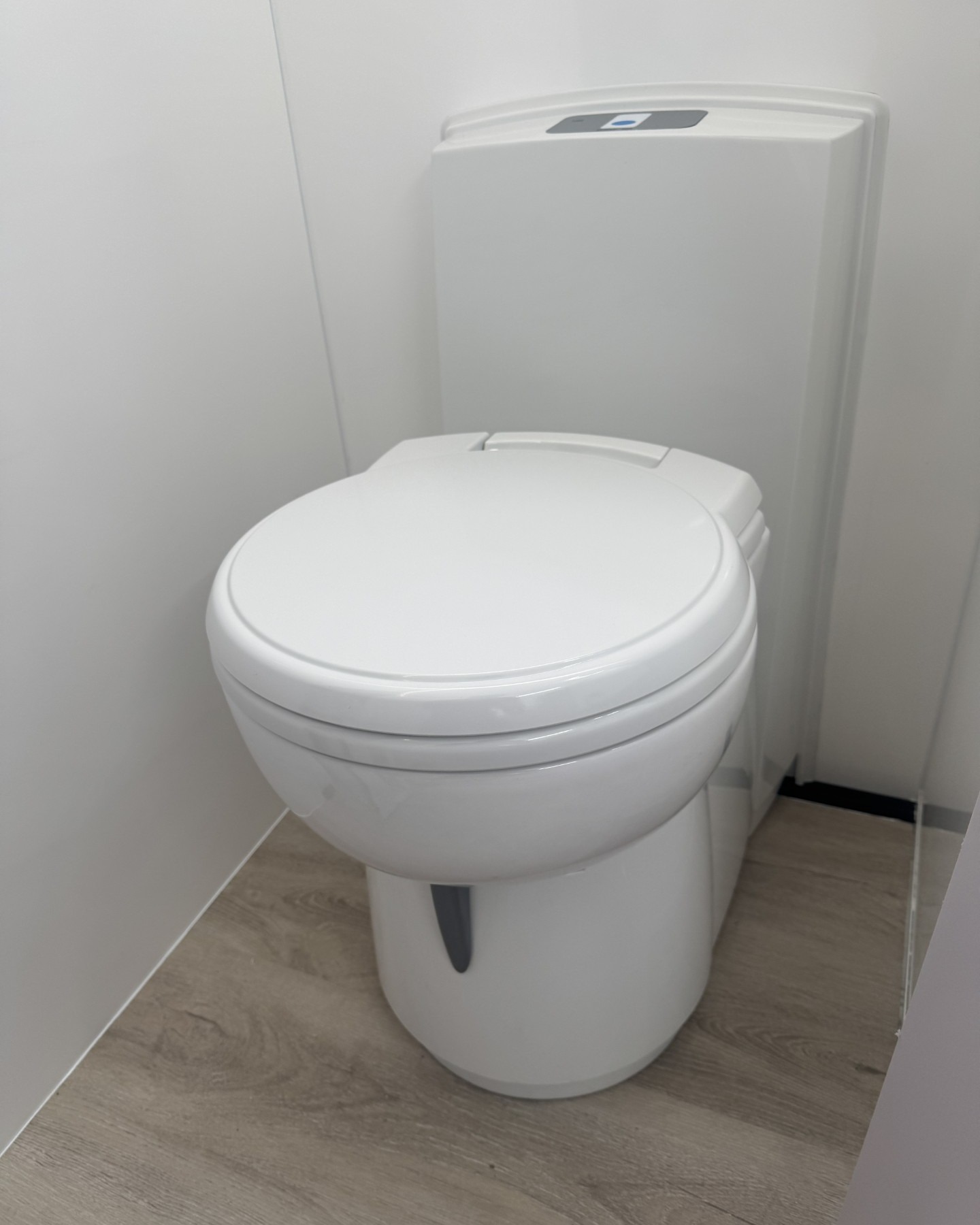 Cassette vs Composting Toilet – What’s your pick?
Cassette toilets are easy, familiar, and great for short trips or park stays — but you’ll be visiting the dump point every couple of days.
Composting toilets are a bit more DIY, but they’re chemical-free, odourless (when used right), and can go weeks without emptying solids. Perfect for long-term off-grid travel.
Would you stick with a cassette or make the switch to composting? Let us know below 👇