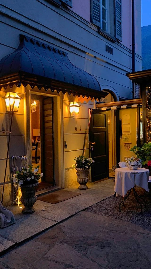 #lakecomo #comolakeside #candlelightdinner #lakecomovillas #lakecomohotels #lagodicomo #lagodicomo #romanticdinner #comolake #boutiquehotel