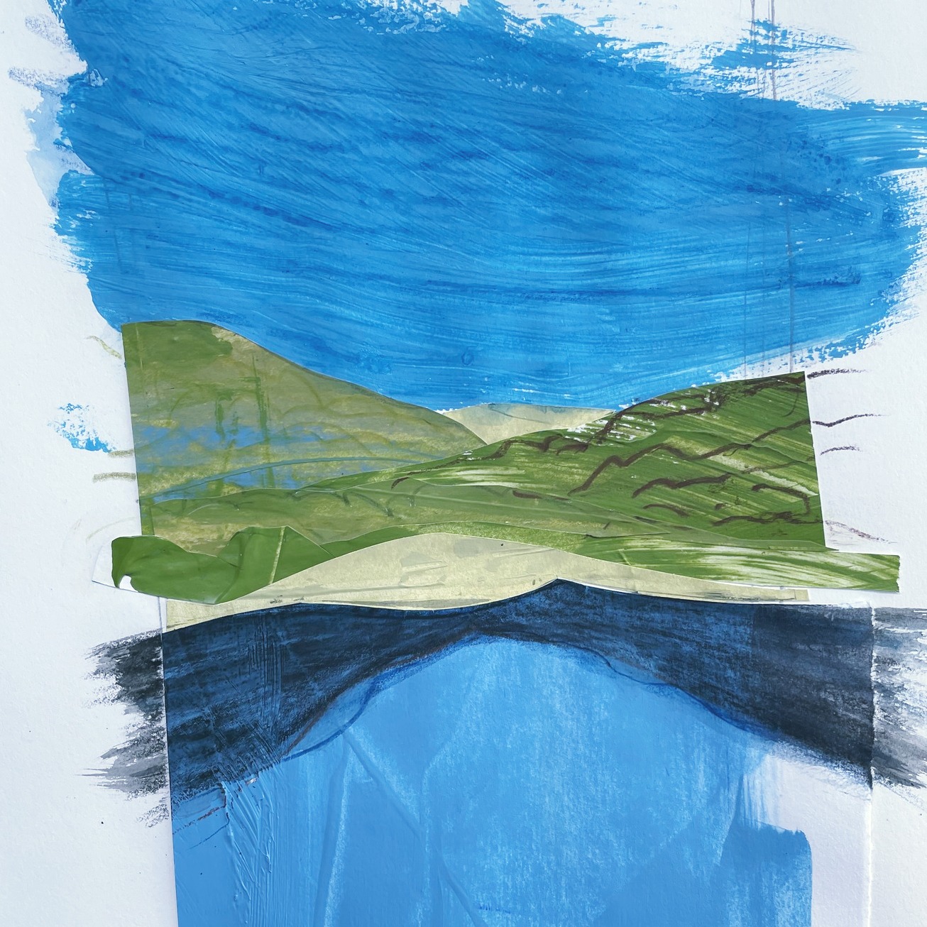 NEW WORK IN PROGRESS!!! Inspired by a recent trip to Mount Kosciuszko National Park and Lake Crackenback, I've been working on creating a series of slab built vessels where the edges of the clay reflect the natural lines of the landscape. The surface decoration is still in the experimental stages but I'm hoping to use coloured slips and oxides that will be hand painted on in a expressive style to create texture, movement & detail with fine mark-making and maybe a little sgraffito or relief texture......watch this space.
#handmadeceramics #soulclaystudios #kiamalocalartist #landscapeart #supportlocalbusiness #floraandfauna #snowymountainsnsw #landscapepainting