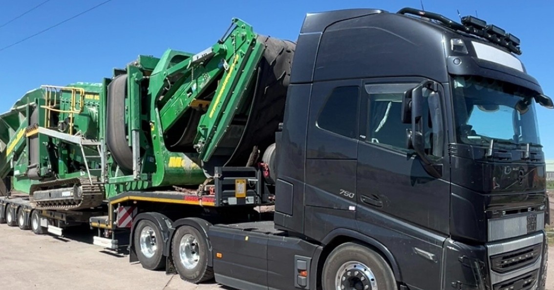 Mobilisation day for the J1175 + R155 combo! 🚛
These two machines are the backbone of many of our crushing & screening operations across Scotland.
Efficient. Reliable. Site-ready.
Contact us to hire a crushing team that delivers results.
#CrushingAndScreening #CrushrockUK #J1175 #R155 #HeavyPlant